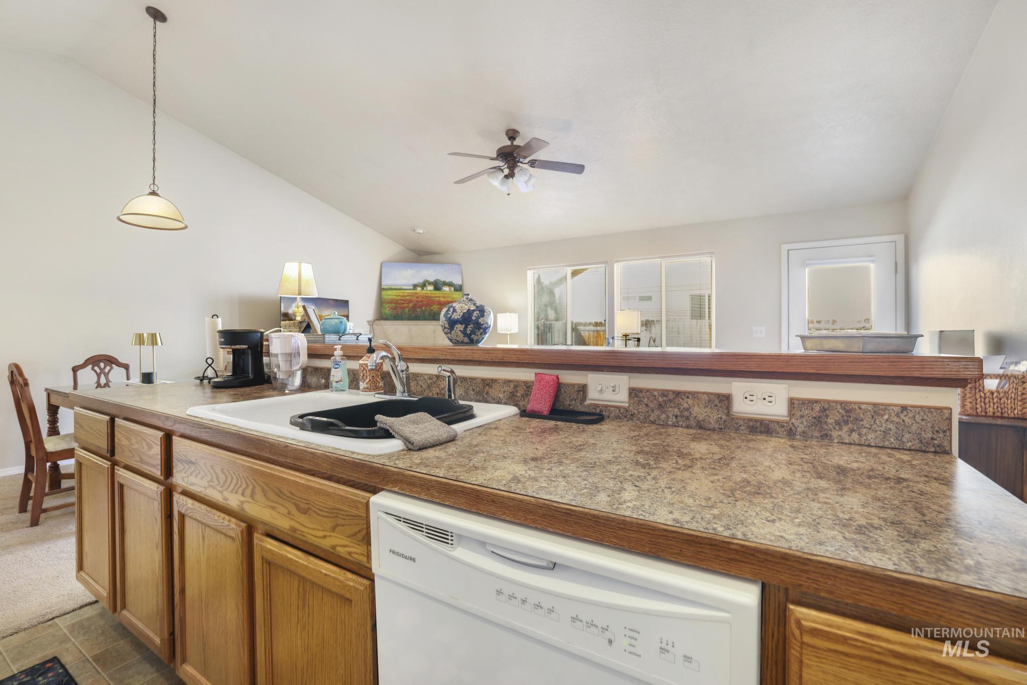 1731 & 1733 Dora Dr N, Twin Falls, Idaho 83301, 3 Bedrooms, 2 Bathrooms, Residential Income For Sale, Price $589,000,MLS 98973603