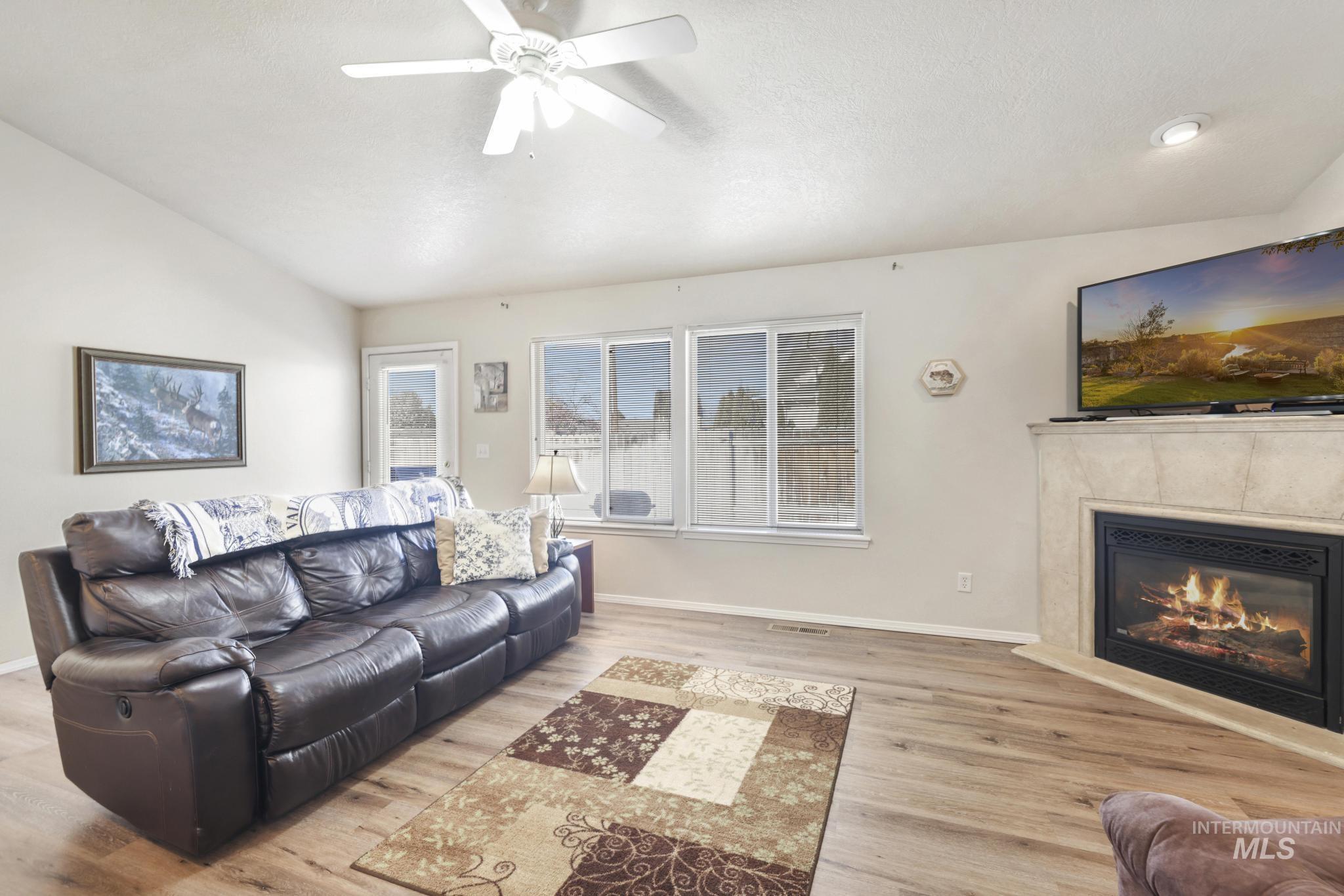 1731 & 1733 Dora Dr N, Twin Falls, Idaho 83301, 3 Bedrooms, 2 Bathrooms, Residential Income For Sale, Price $589,000,MLS 98973603