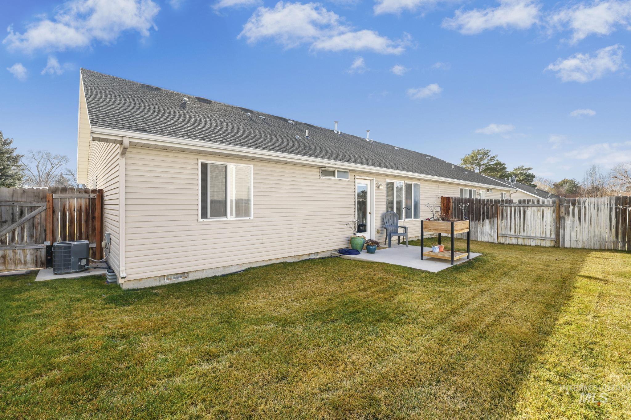 1731 & 1733 Dora Dr N, Twin Falls, Idaho 83301, 3 Bedrooms, 2 Bathrooms, Residential Income For Sale, Price $589,000,MLS 98973603