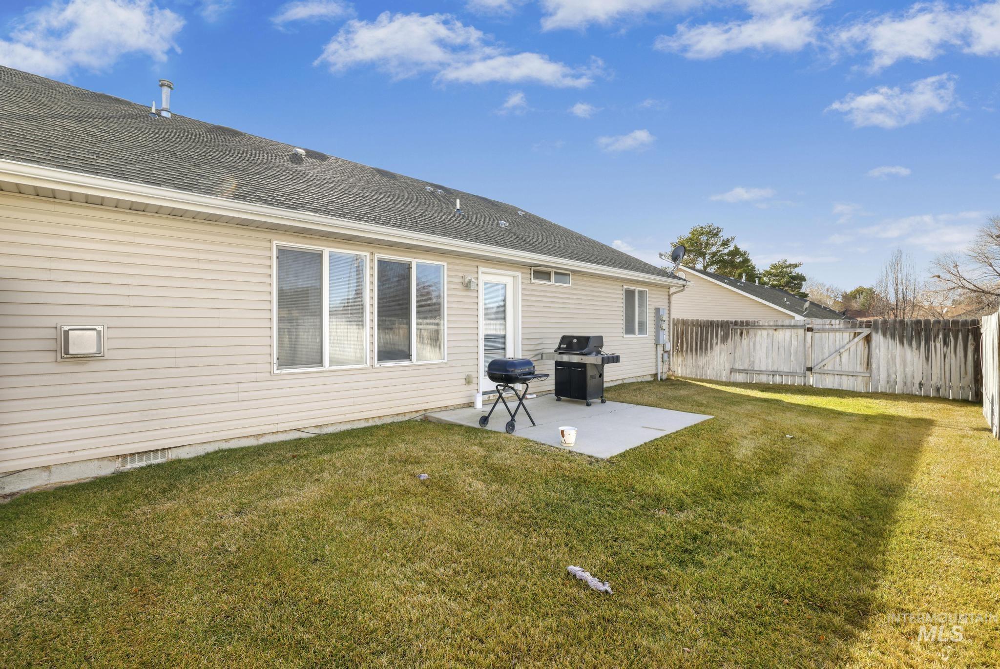 1731 & 1733 Dora Dr N, Twin Falls, Idaho 83301, 3 Bedrooms, 2 Bathrooms, Residential Income For Sale, Price $589,000,MLS 98973603