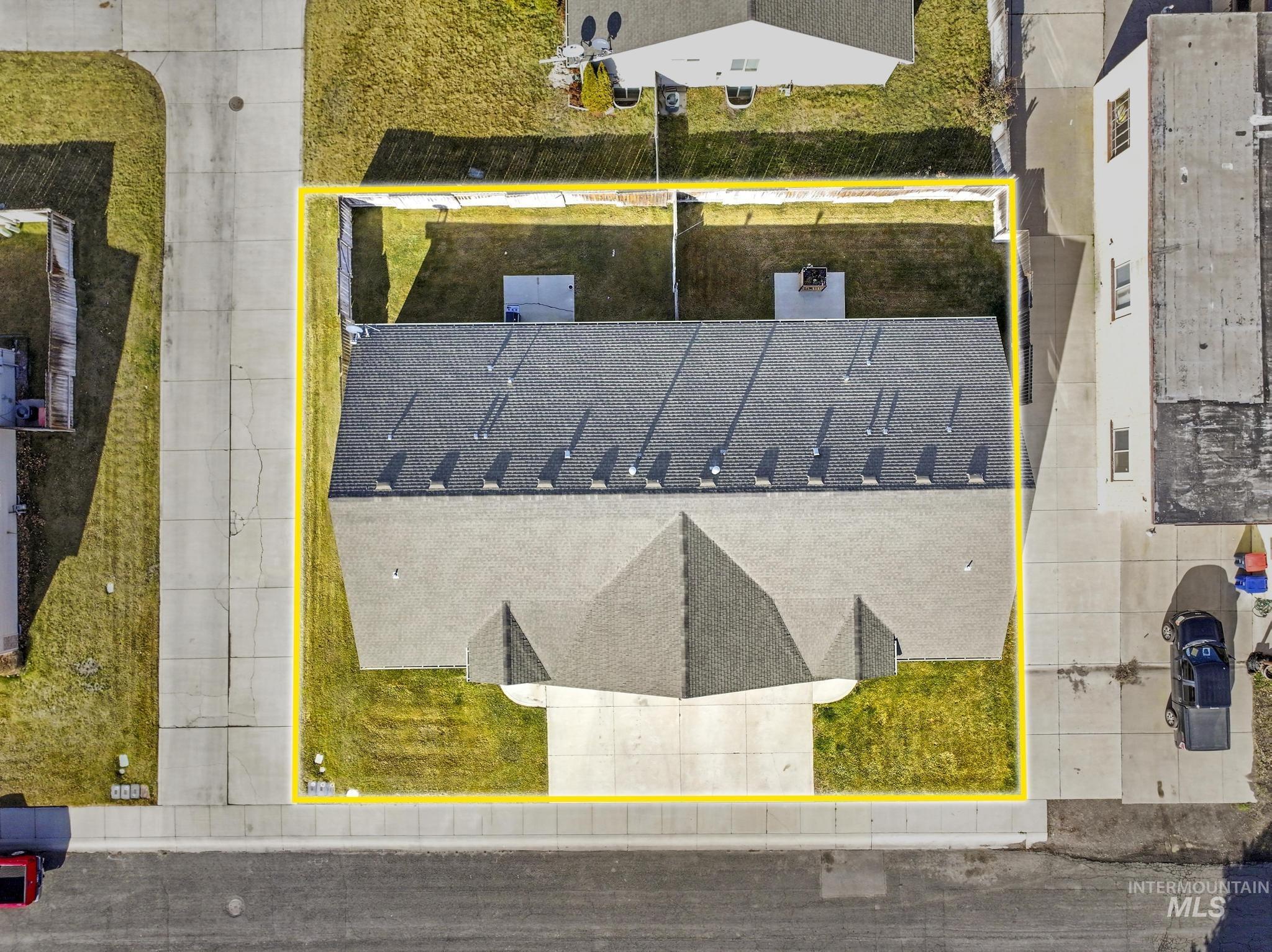 1731 & 1733 Dora Dr N, Twin Falls, Idaho 83301, 3 Bedrooms, 2 Bathrooms, Residential Income For Sale, Price $589,000,MLS 98973603