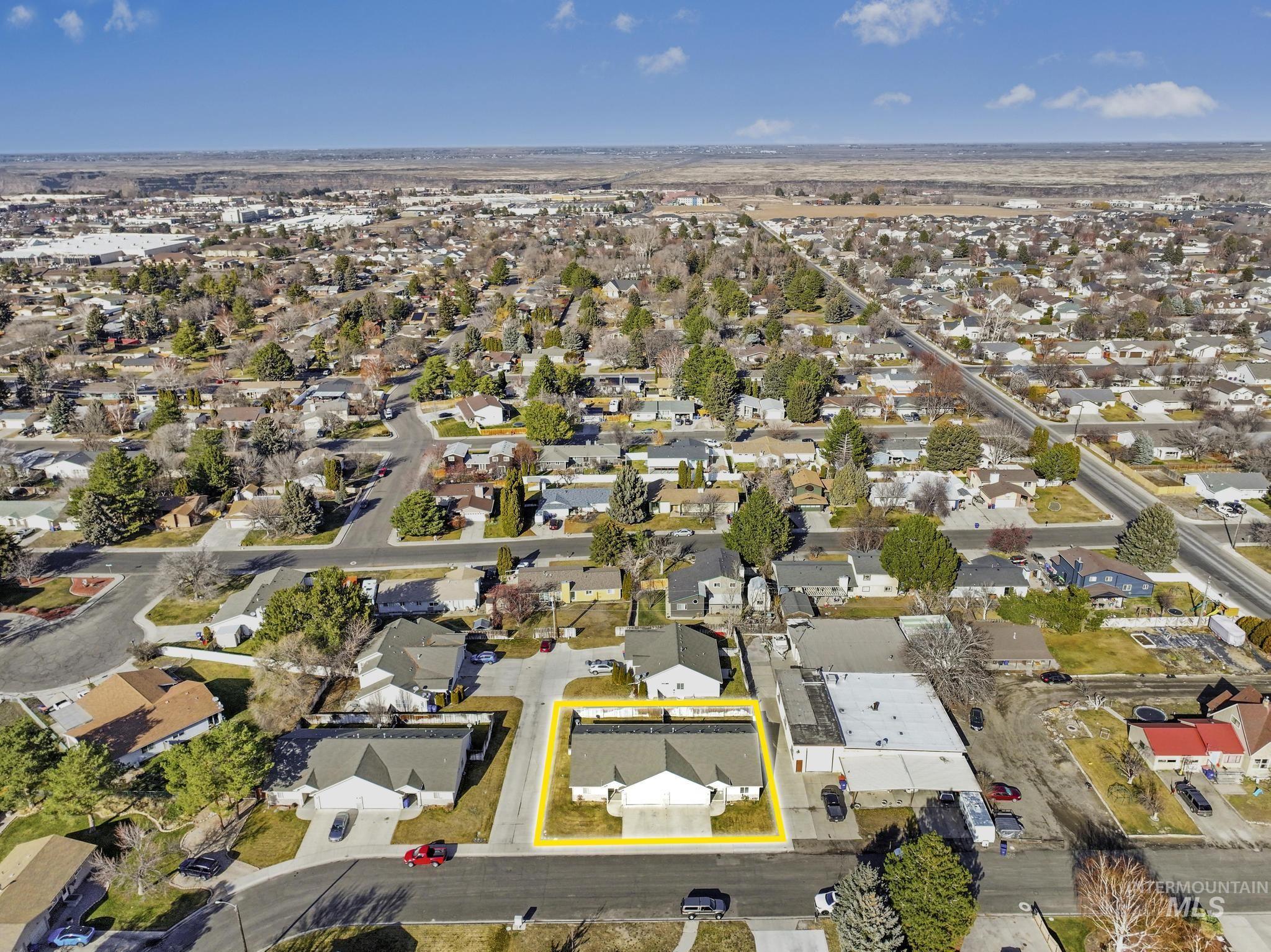 1731 & 1733 Dora Dr N, Twin Falls, Idaho 83301, 3 Bedrooms, 2 Bathrooms, Residential Income For Sale, Price $589,000,MLS 98973603