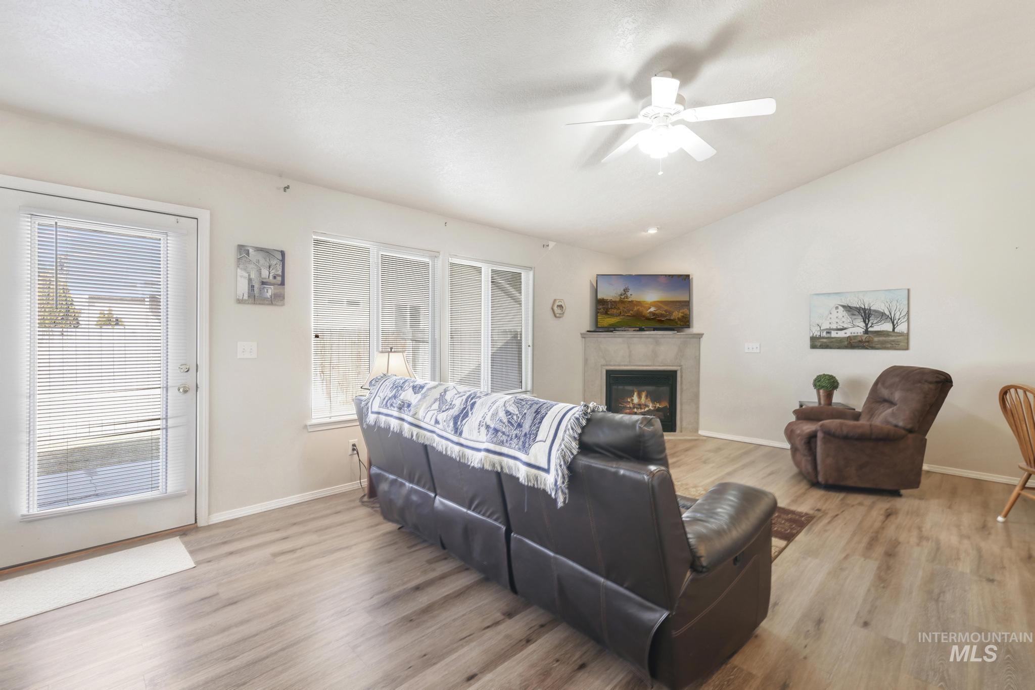 1731 & 1733 Dora Dr N, Twin Falls, Idaho 83301, 3 Bedrooms, 2 Bathrooms, Residential Income For Sale, Price $589,000,MLS 98973603