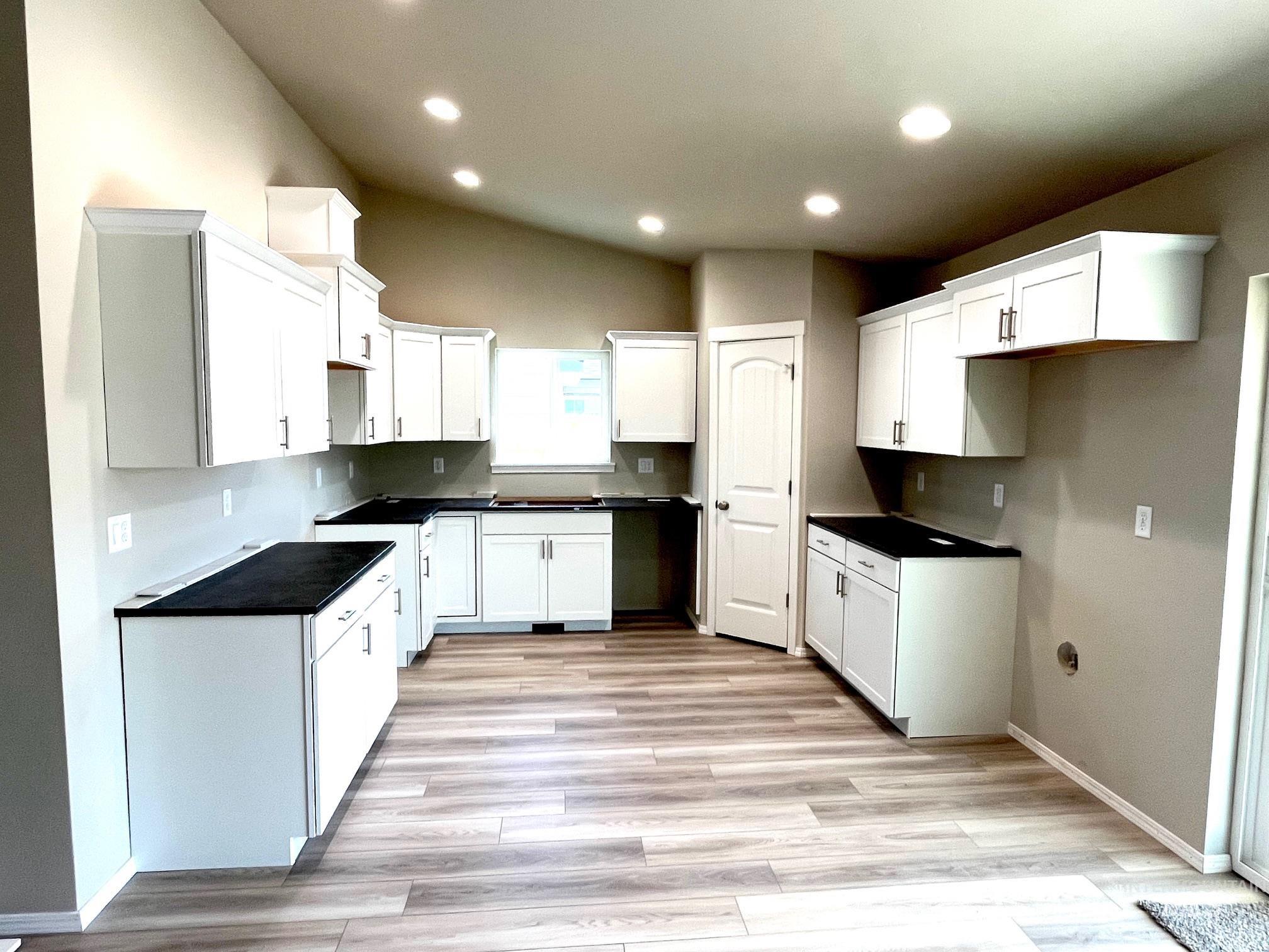 1115 Meadow Lake Loop, Buhl, Idaho 83316, 3 Bedrooms, 2 Bathrooms, Residential For Sale, Price $351,500, 98973605