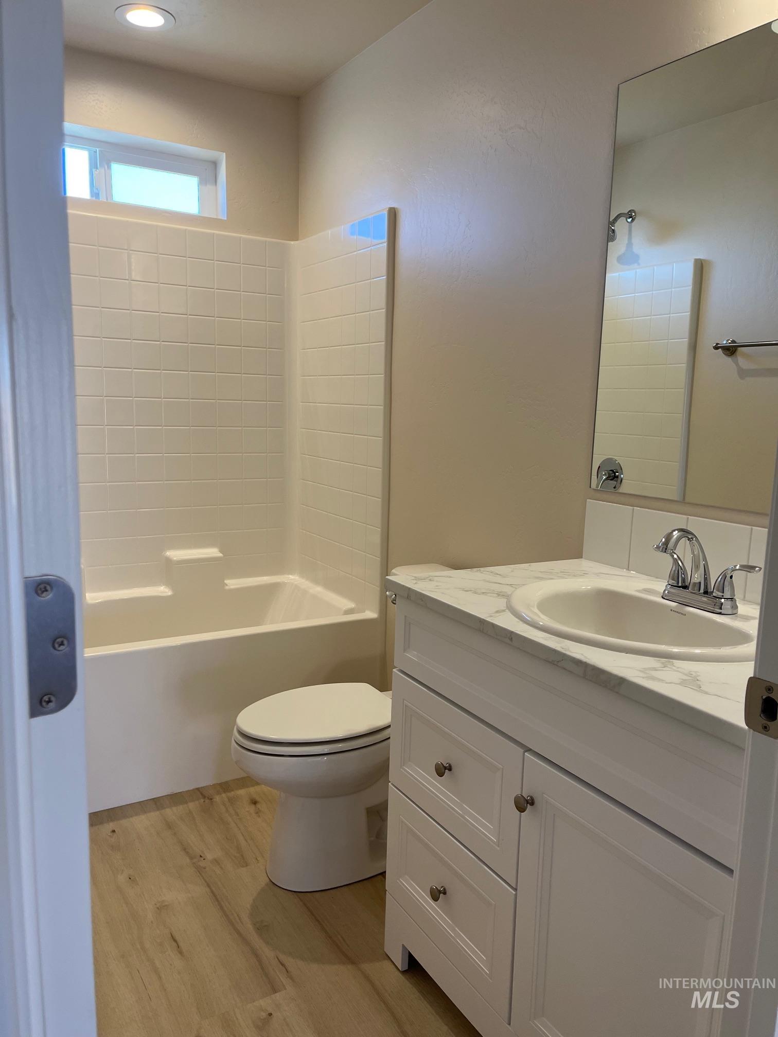 1115 Meadow Lake Loop, Buhl, Idaho 83316, 3 Bedrooms, 2 Bathrooms, Residential For Sale, Price $361,900,MLS 98973605