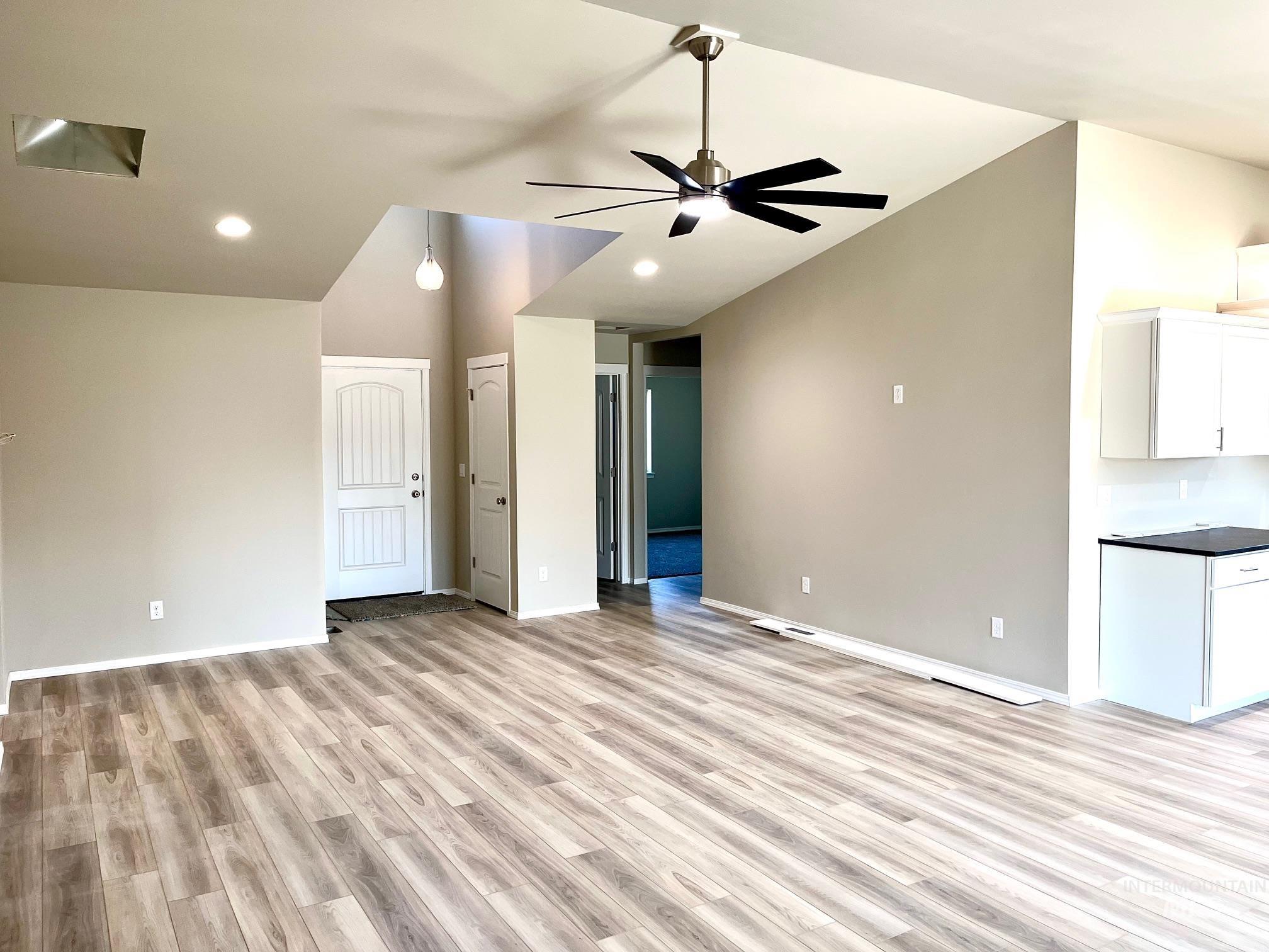 1115 Meadow Lake Loop, Buhl, Idaho 83316, 3 Bedrooms, 2 Bathrooms, Residential For Sale, Price $351,500, 98973605