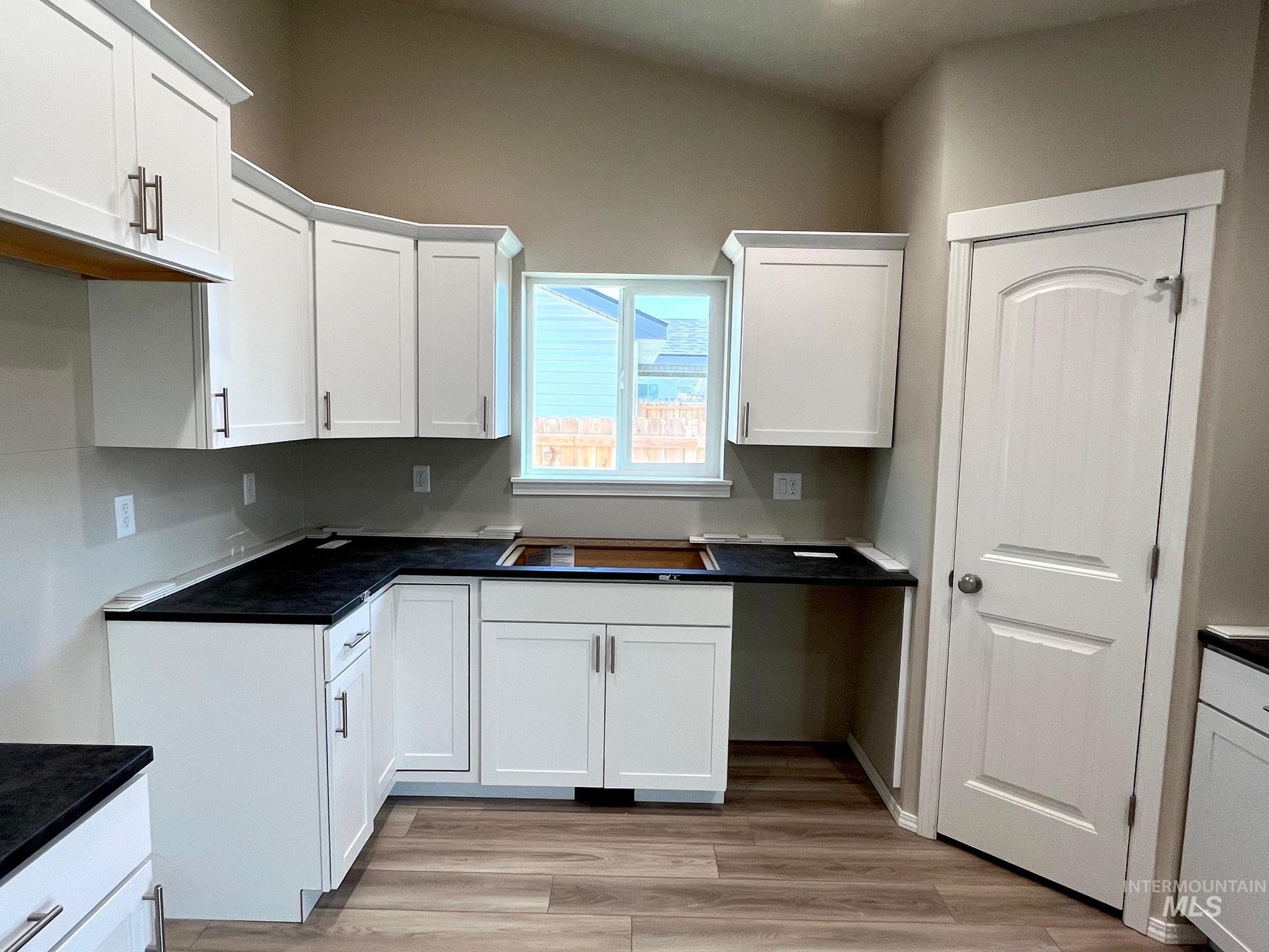 1115 Meadow Lake Loop, Buhl, Idaho 83316, 3 Bedrooms, 2 Bathrooms, Residential For Sale, Price $351,500, 98973605