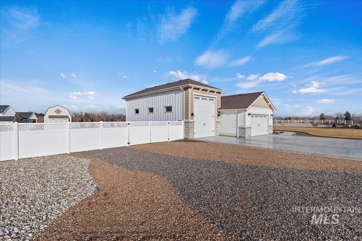 15082 Pronghorn Dr, Caldwell, Idaho 83607, 3 Bedrooms, 2.5 Bathrooms, Residential For Sale, Price $995,000,MLS 98973606