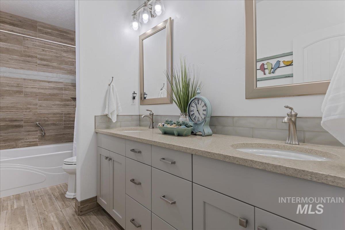 15082 Pronghorn Dr, Caldwell, Idaho 83607, 3 Bedrooms, 2.5 Bathrooms, Residential For Sale, Price $995,000,MLS 98973606