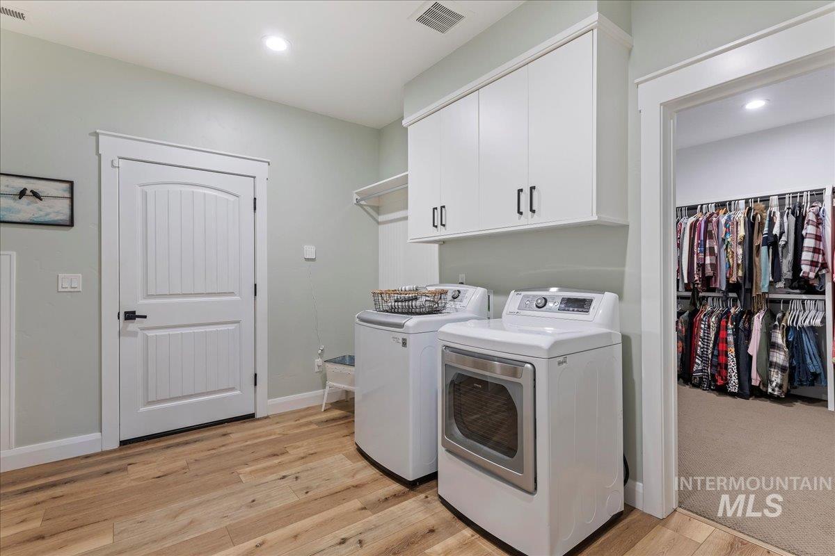 15082 Pronghorn Dr, Caldwell, Idaho 83607, 3 Bedrooms, 2.5 Bathrooms, Residential For Sale, Price $995,000,MLS 98973606