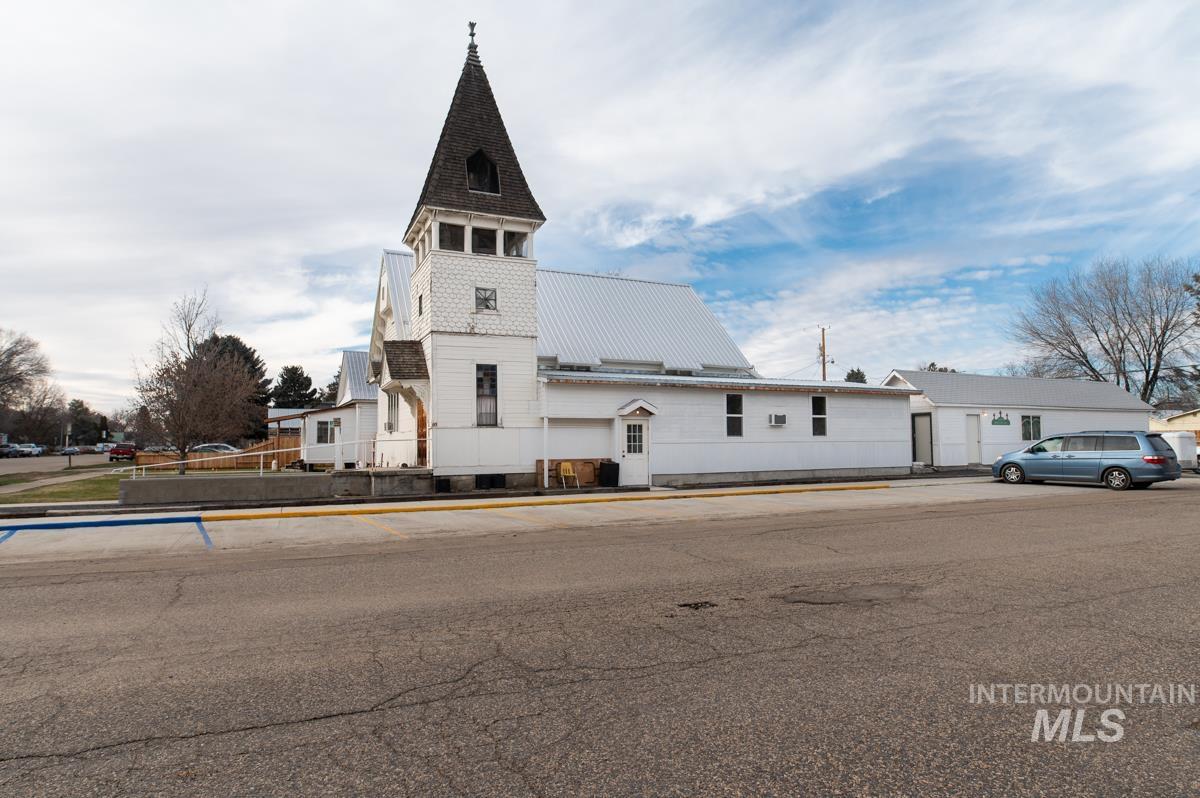 736 E Main St., Weiser, Idaho 83672, 3 Bedrooms, 3 Bathrooms, Residential For Sale, Price $750,000,MLS 98973611