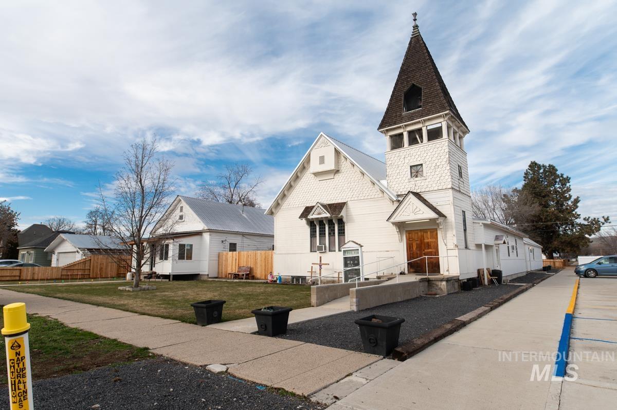 736 E Main St., Weiser, Idaho 83672, 3 Bedrooms, 3 Bathrooms, Residential For Sale, Price $750,000,MLS 98973611