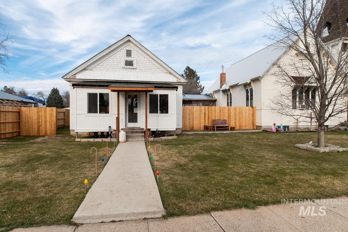 736 E Main St., Weiser, Idaho 83672, 3 Bedrooms, 3 Bathrooms, Residential For Sale, Price $750,000,MLS 98973611