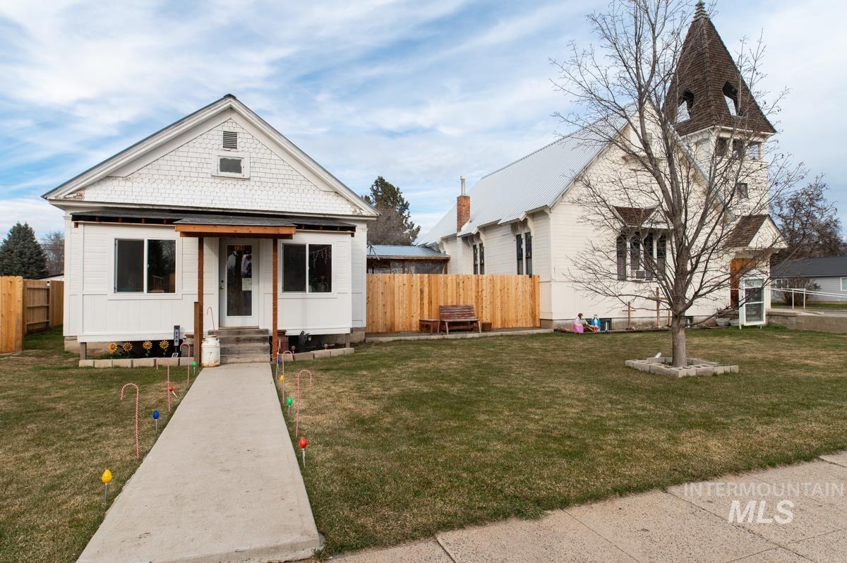 736 E Main St., Weiser, Idaho 83672, 3 Bedrooms, 3 Bathrooms, Residential For Sale, Price $750,000,MLS 98973611