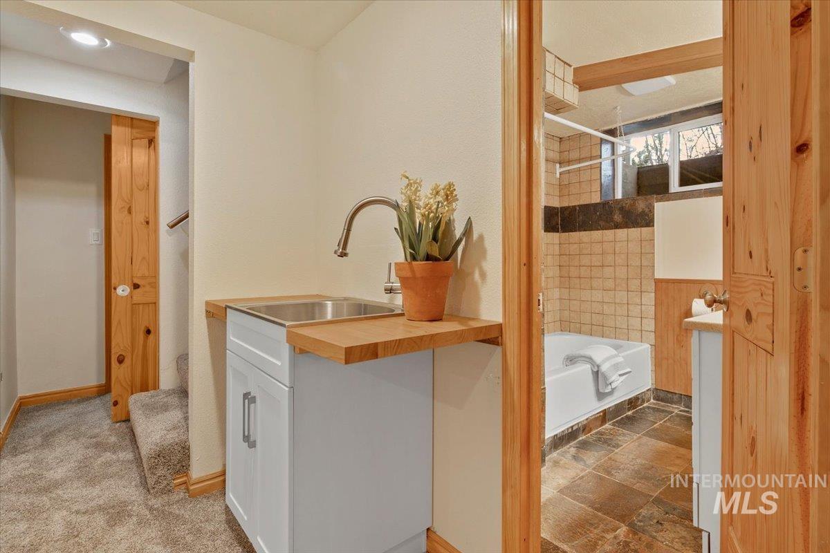 419 N Avenue E, Boise, Idaho 83712, 4 Bedrooms, 2 Bathrooms, Residential For Sale, Price $827,000,MLS 98973613