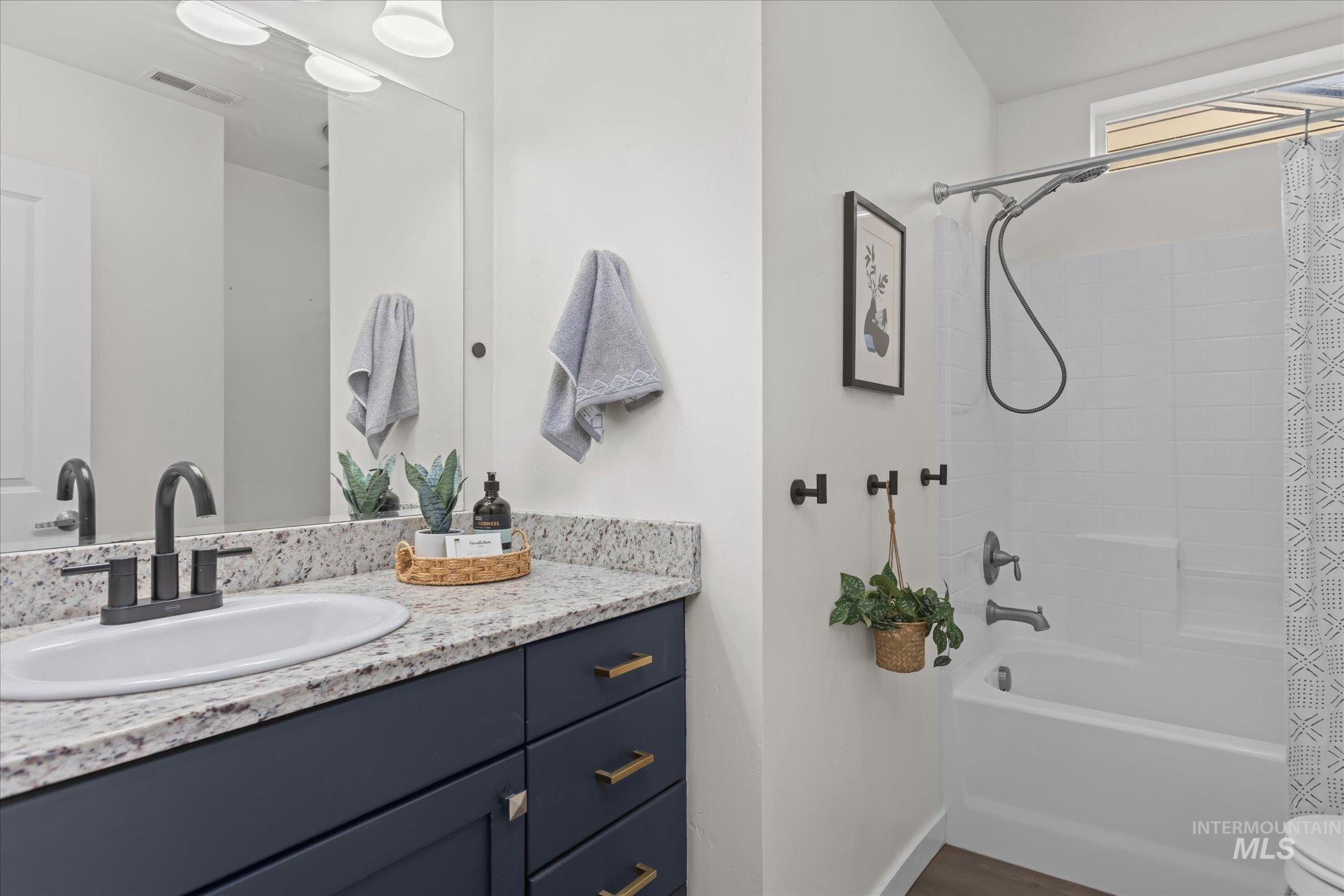 1885 N Justin Ave, Meridian, Idaho 83646-6516, 4 Bedrooms, 2.5 Bathrooms, Residential For Sale, Price $467,900,MLS 98973616