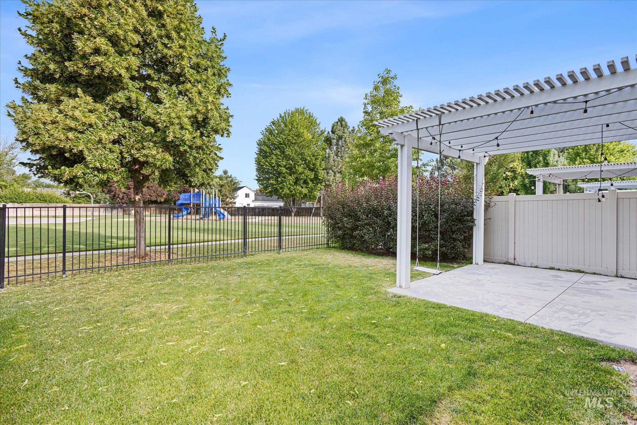 1885 N Justin Ave, Meridian, Idaho 83646-6516, 4 Bedrooms, 2.5 Bathrooms, Residential For Sale, Price $467,900,MLS 98973616