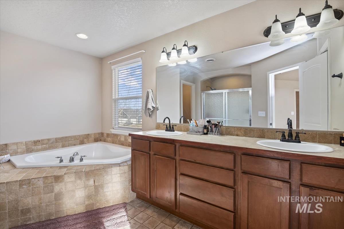 1915 W Aberdeen Ave, Nampa, Idaho 83686, 3 Bedrooms, 2.5 Bathrooms, Residential For Sale, Price $459,900,MLS 98973621