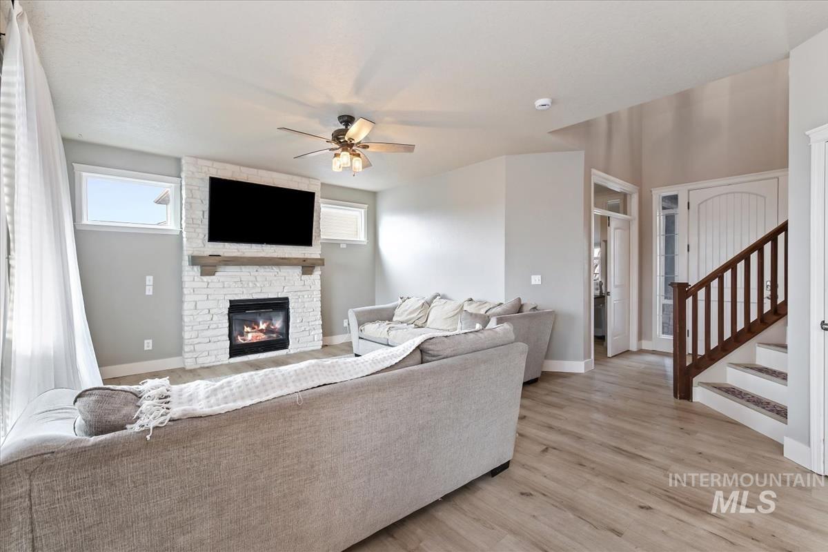 1915 W Aberdeen Ave, Nampa, Idaho 83686, 3 Bedrooms, 2.5 Bathrooms, Residential For Sale, Price $459,900,MLS 98973621