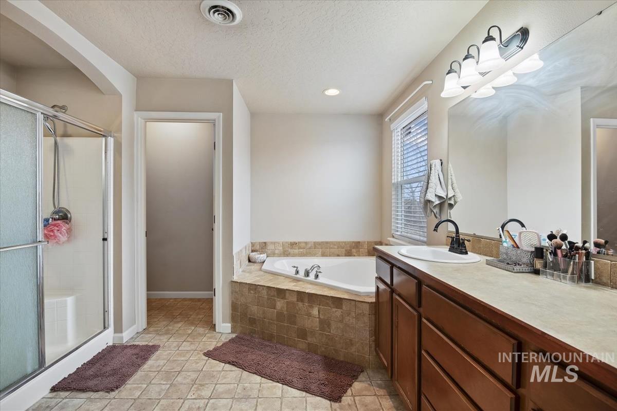 1915 W Aberdeen Ave, Nampa, Idaho 83686, 3 Bedrooms, 2.5 Bathrooms, Residential For Sale, Price $459,900,MLS 98973621