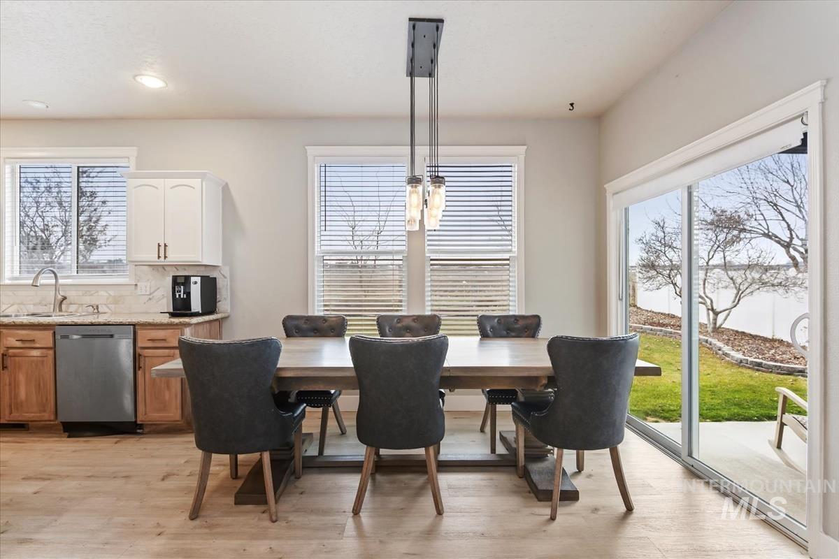 1915 W Aberdeen Ave, Nampa, Idaho 83686, 3 Bedrooms, 2.5 Bathrooms, Residential For Sale, Price $459,900,MLS 98973621