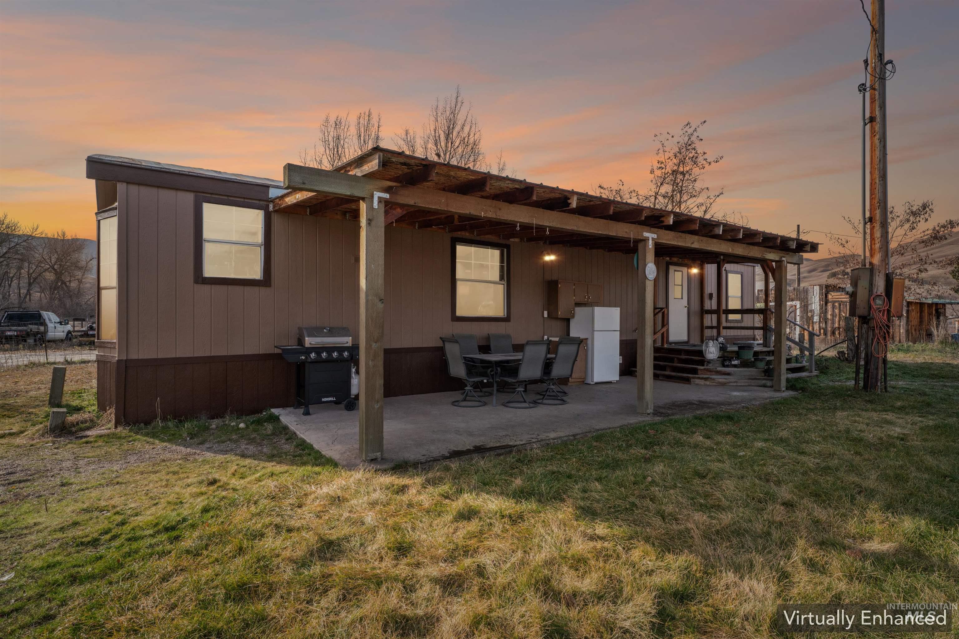 131 Adams St, Horseshoe Bend, Idaho 83629, 2 Bedrooms, 1 Bathroom, Residential For Sale, Price $225,000, 98973625