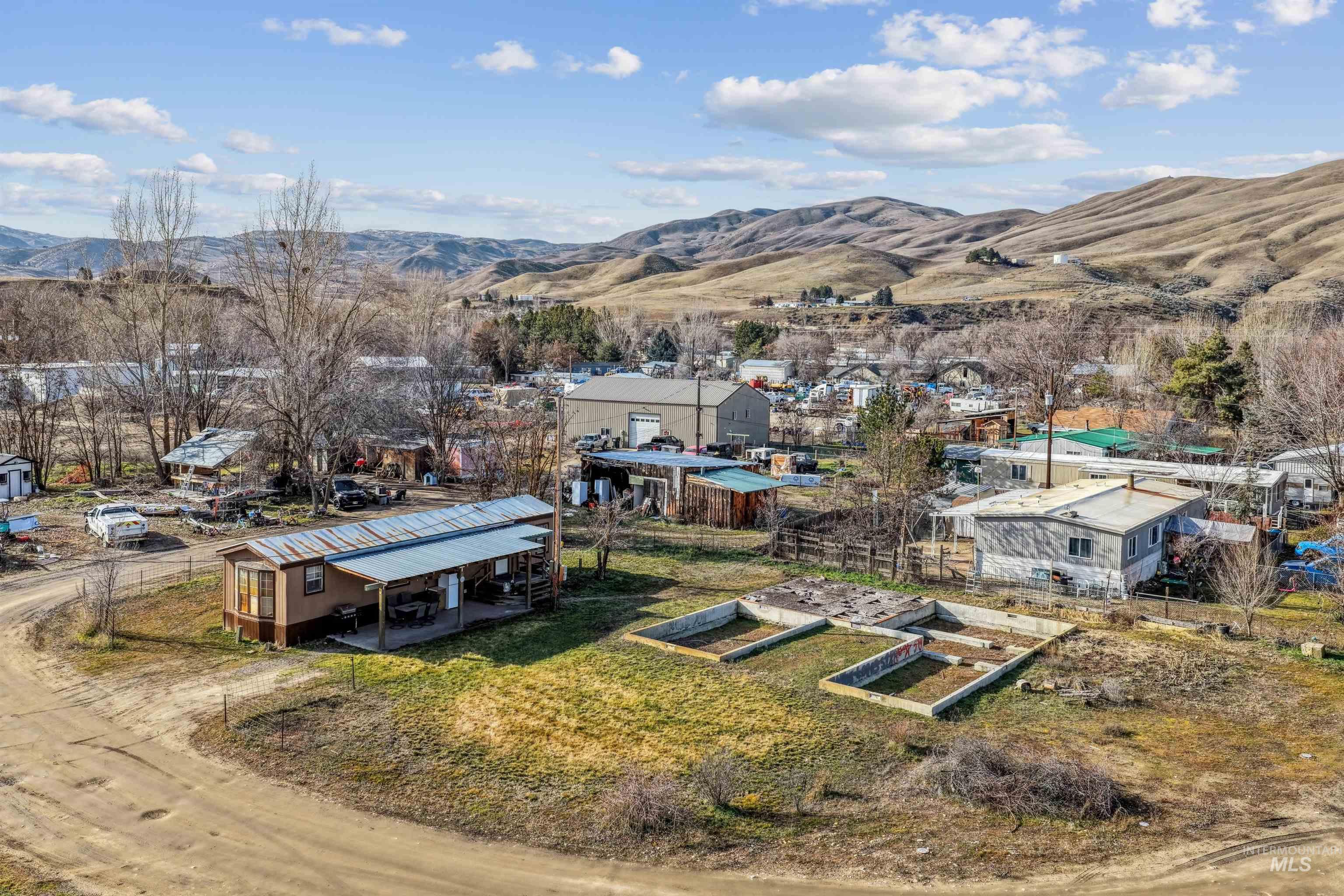 131 Adams St, Horseshoe Bend, Idaho 83629, 2 Bedrooms, 1 Bathroom, Residential For Sale, Price $225,000,MLS 98973625