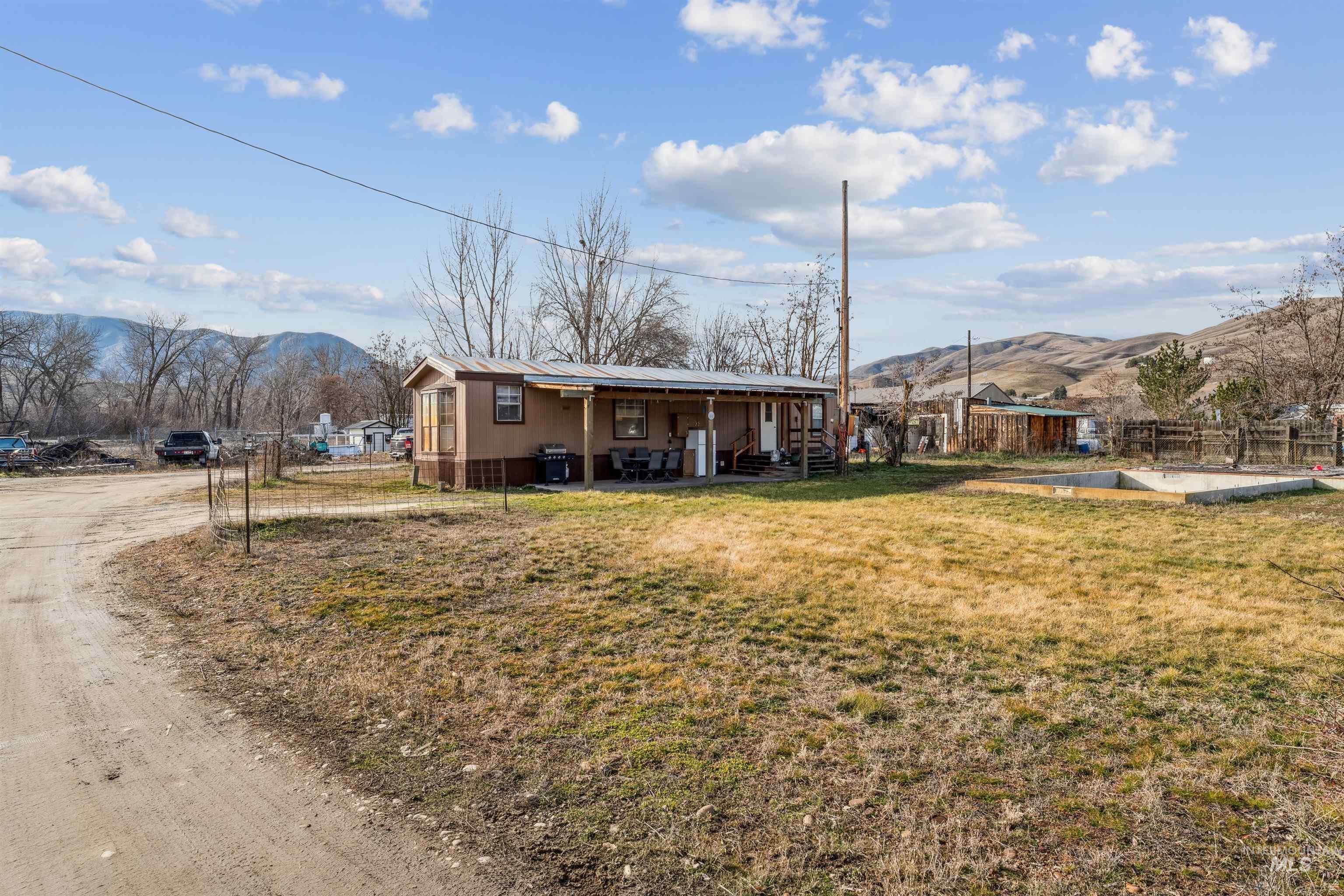 131 Adams St, Horseshoe Bend, Idaho 83629, 2 Bedrooms, 1 Bathroom, Residential For Sale, Price $225,000,MLS 98973625