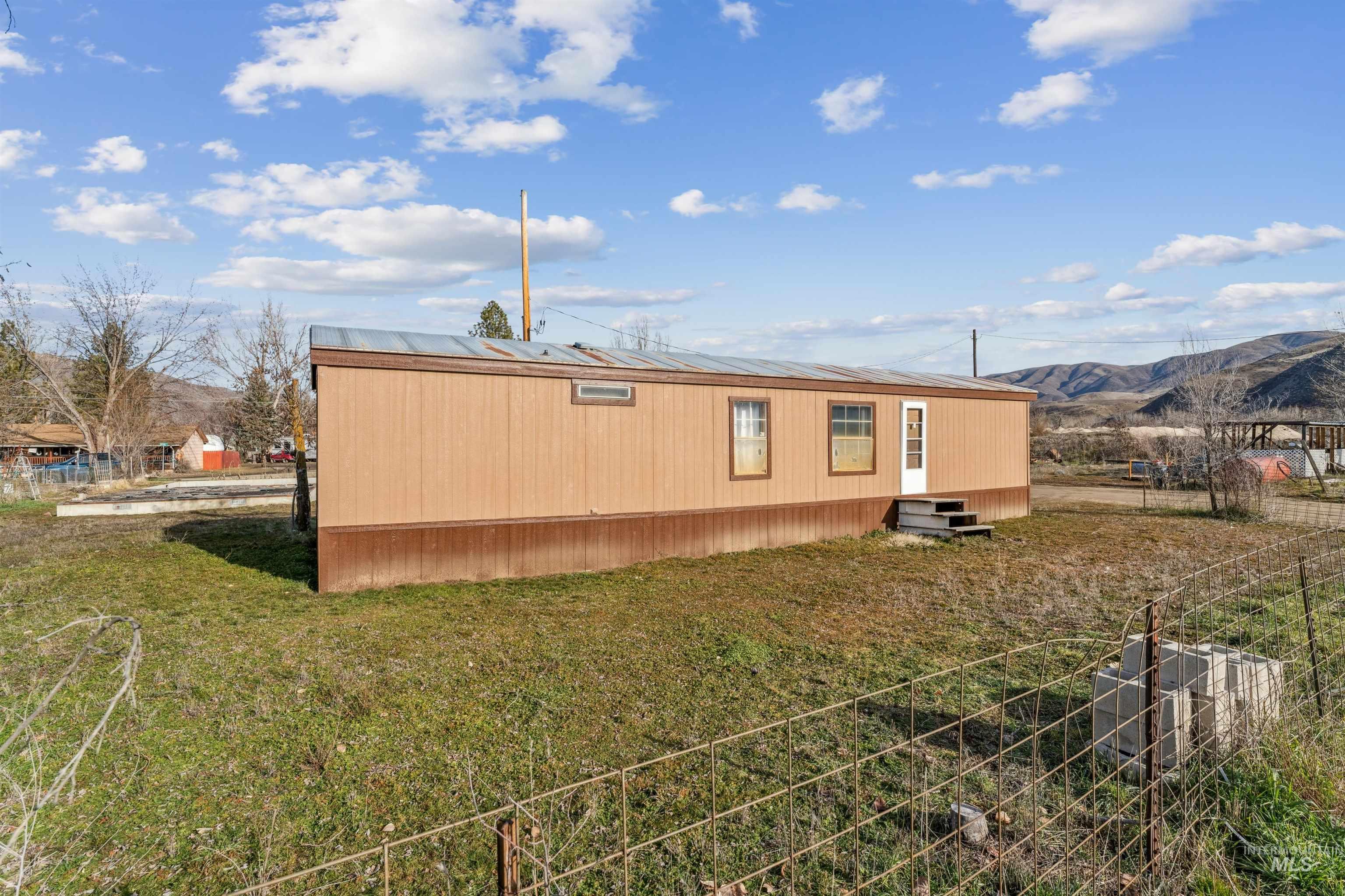 131 Adams St, Horseshoe Bend, Idaho 83629, 2 Bedrooms, 1 Bathroom, Residential For Sale, Price $225,000,MLS 98973625