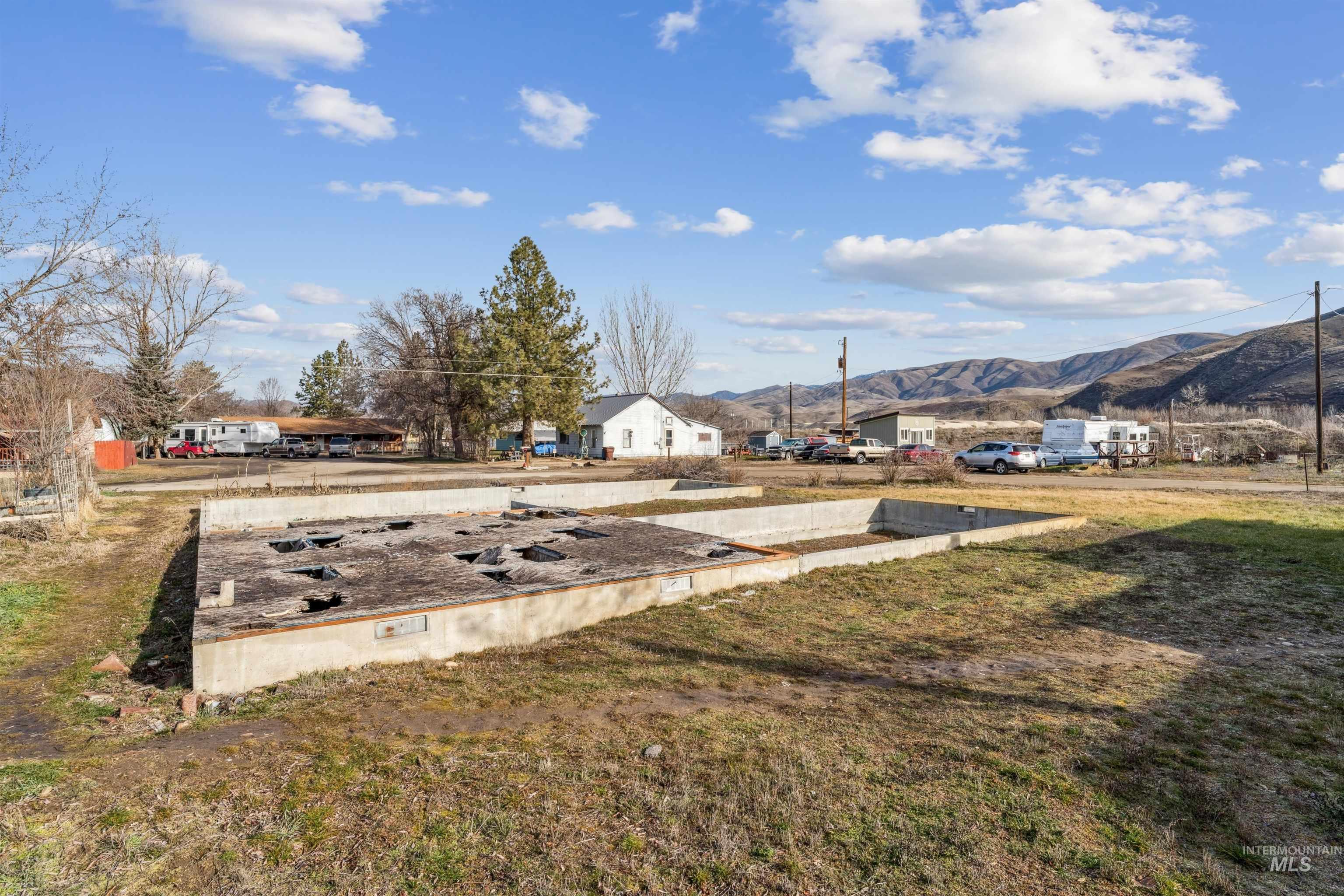 131 Adams St, Horseshoe Bend, Idaho 83629, 2 Bedrooms, 1 Bathroom, Residential For Sale, Price $225,000,MLS 98973625