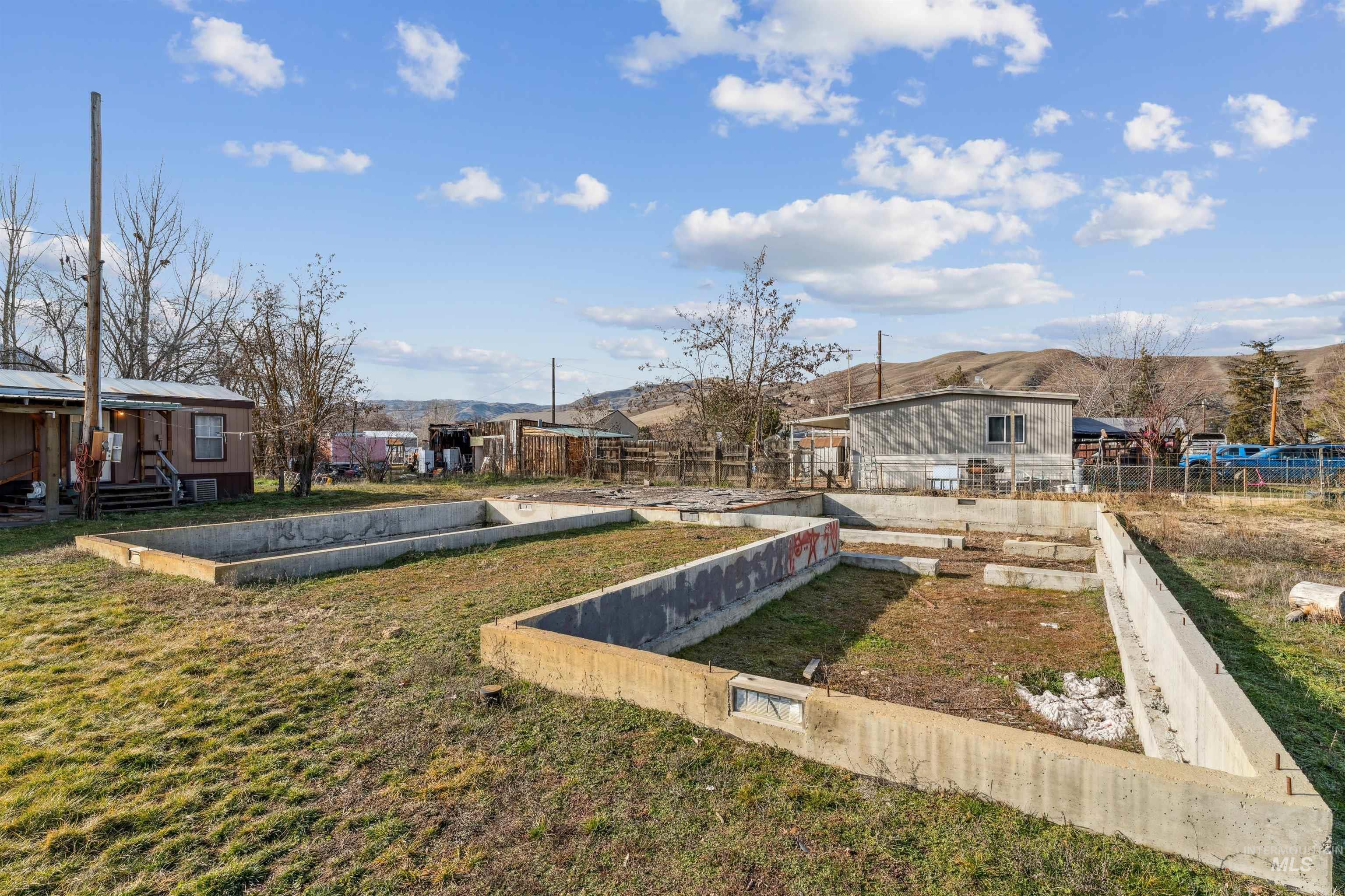 131 Adams St, Horseshoe Bend, Idaho 83629, 2 Bedrooms, 1 Bathroom, Residential For Sale, Price $225,000,MLS 98973625