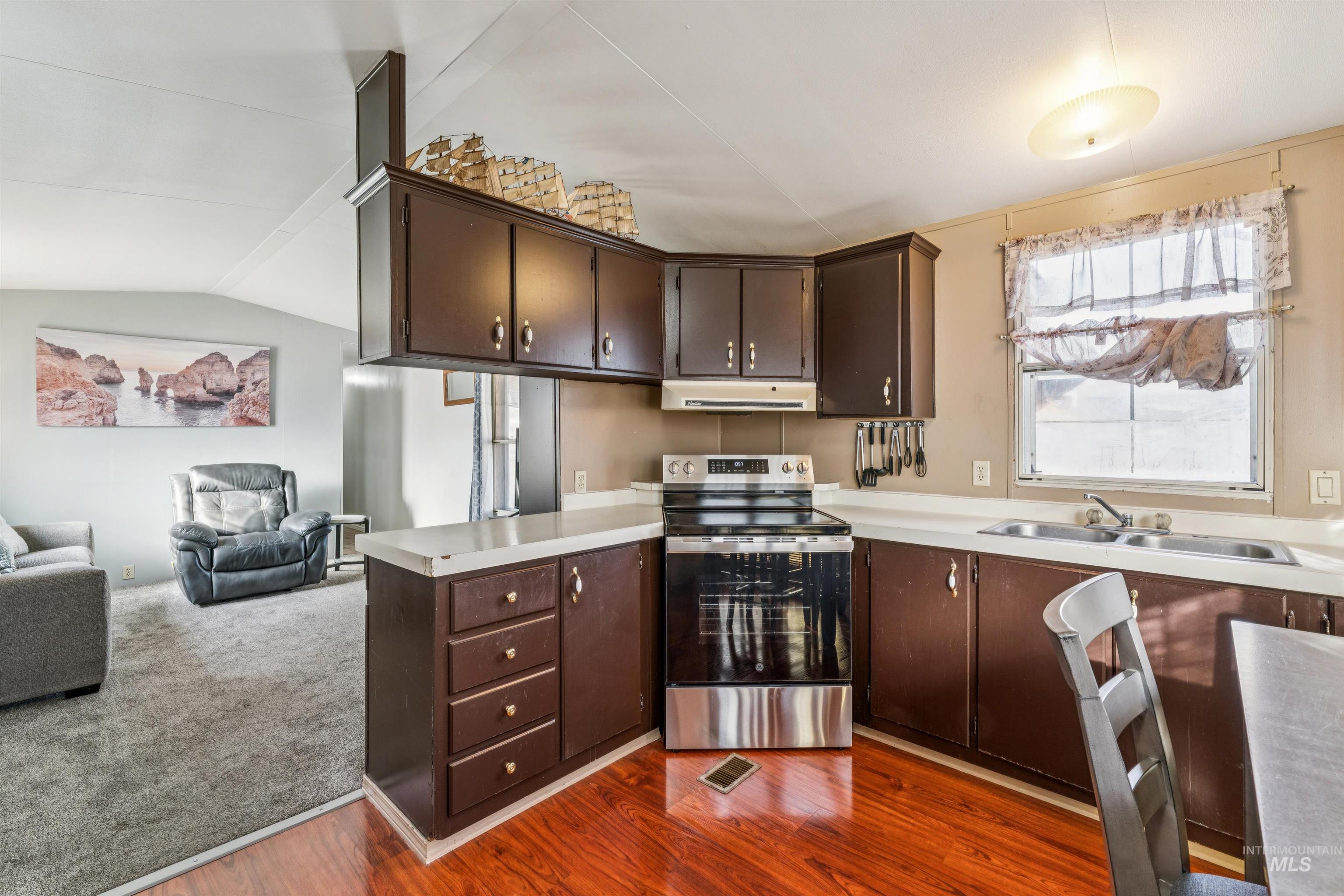 131 Adams St, Horseshoe Bend, Idaho 83629, 2 Bedrooms, 1 Bathroom, Residential For Sale, Price $225,000,MLS 98973625