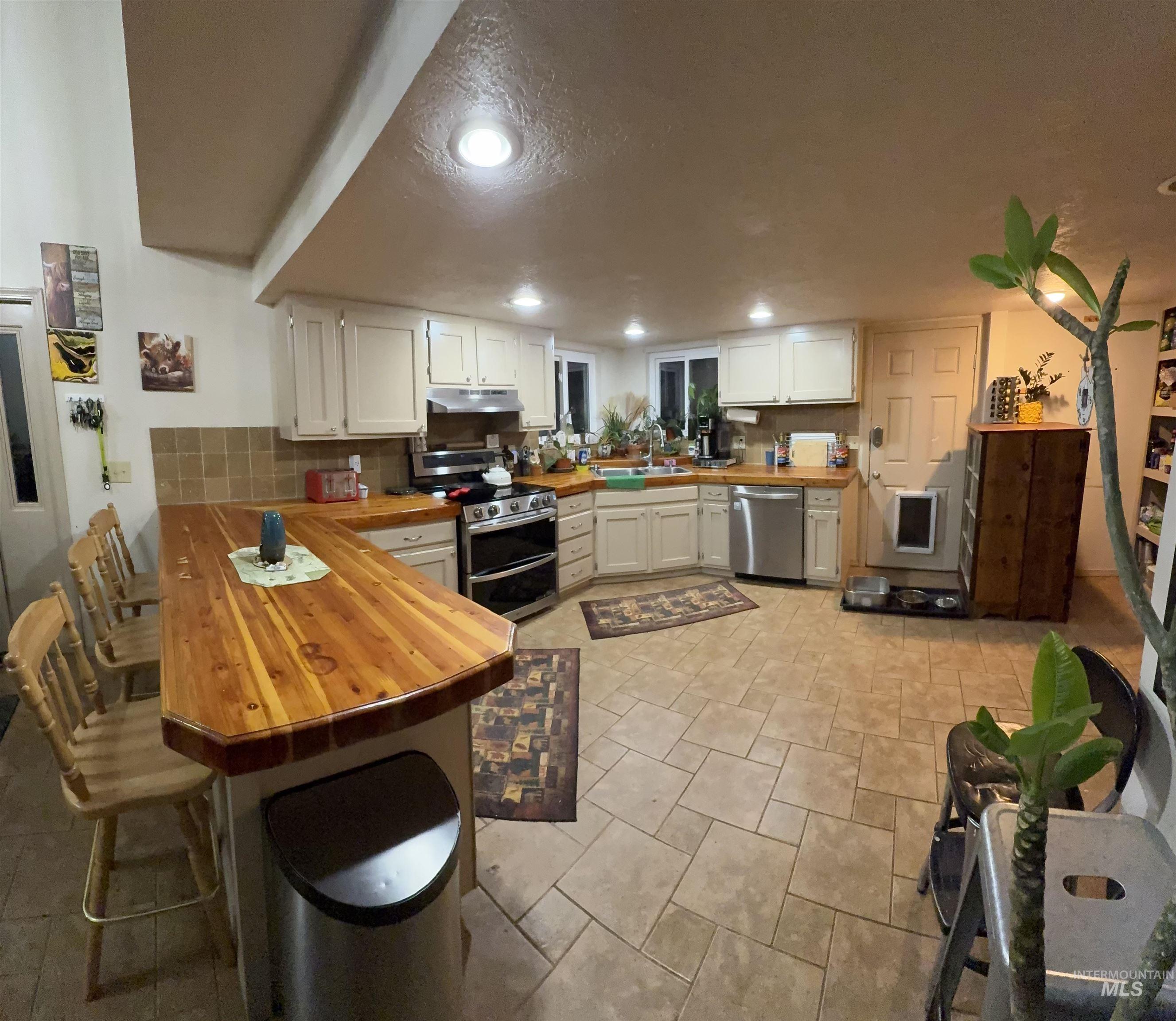 16985 Garnet Rd, Wilder, Idaho 83676-5725, 4 Bedrooms, 2 Bathrooms, Residential For Sale, Price $649,500,MLS 98973626