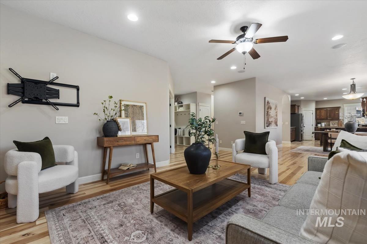 1082 E. Azan St., Meridian, Idaho 83646, 4 Bedrooms, 3 Bathrooms, Residential For Sale, Price $739,900,MLS 98973627