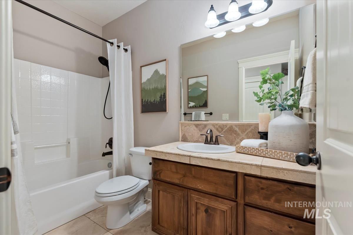 1082 E. Azan St., Meridian, Idaho 83646, 4 Bedrooms, 3 Bathrooms, Residential For Sale, Price $739,900,MLS 98973627