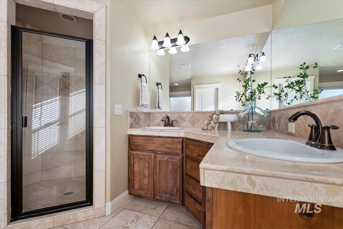 1082 E. Azan St., Meridian, Idaho 83646, 4 Bedrooms, 3 Bathrooms, Residential For Sale, Price $739,900,MLS 98973627