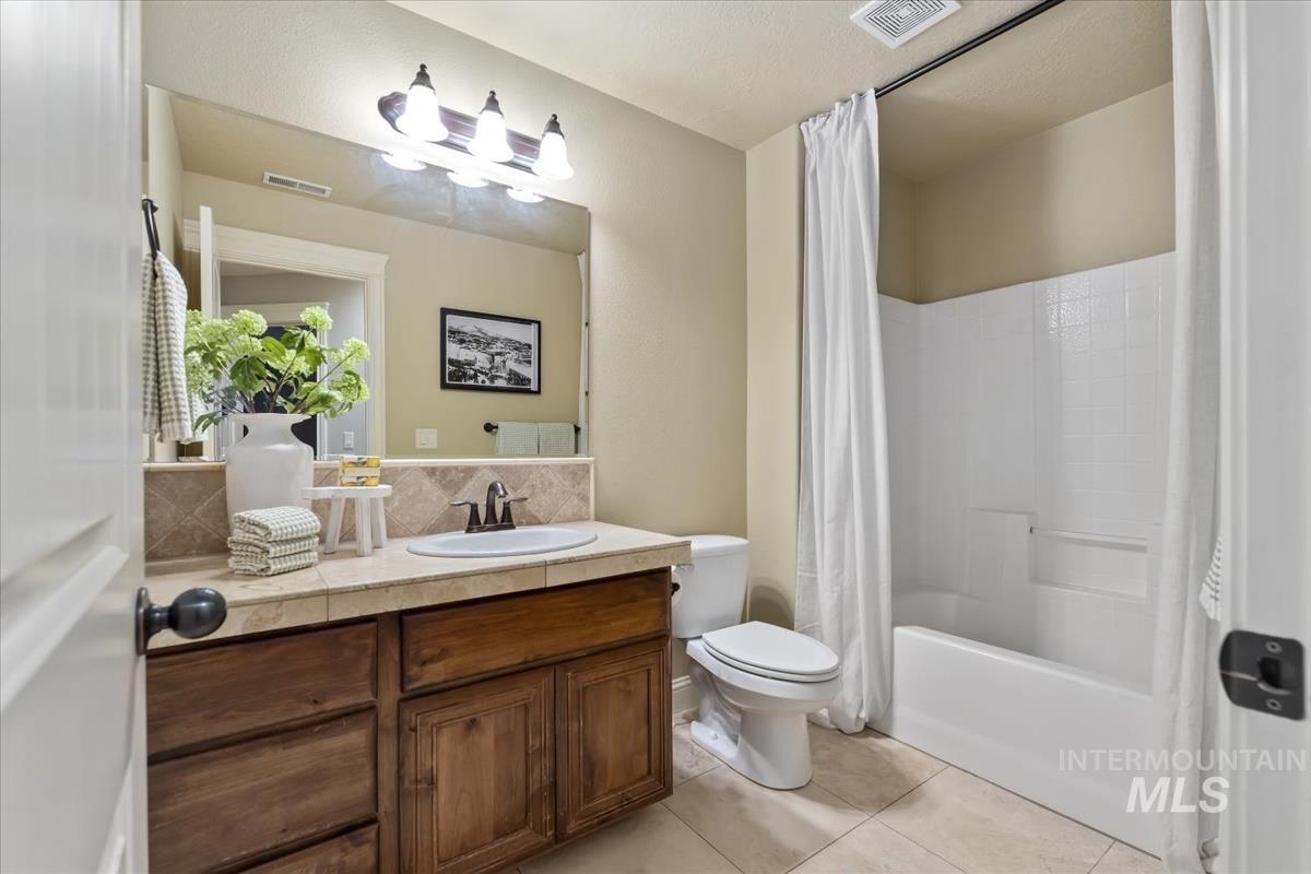 1082 E. Azan St., Meridian, Idaho 83646, 4 Bedrooms, 3 Bathrooms, Residential For Sale, Price $739,900,MLS 98973627