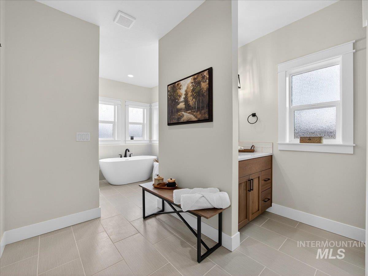 25701 Clydesdale Ln, Parma, Idaho 82605, 5 Bedrooms, 3 Bathrooms, Residential For Sale, Price $1,175,000,MLS 98973628