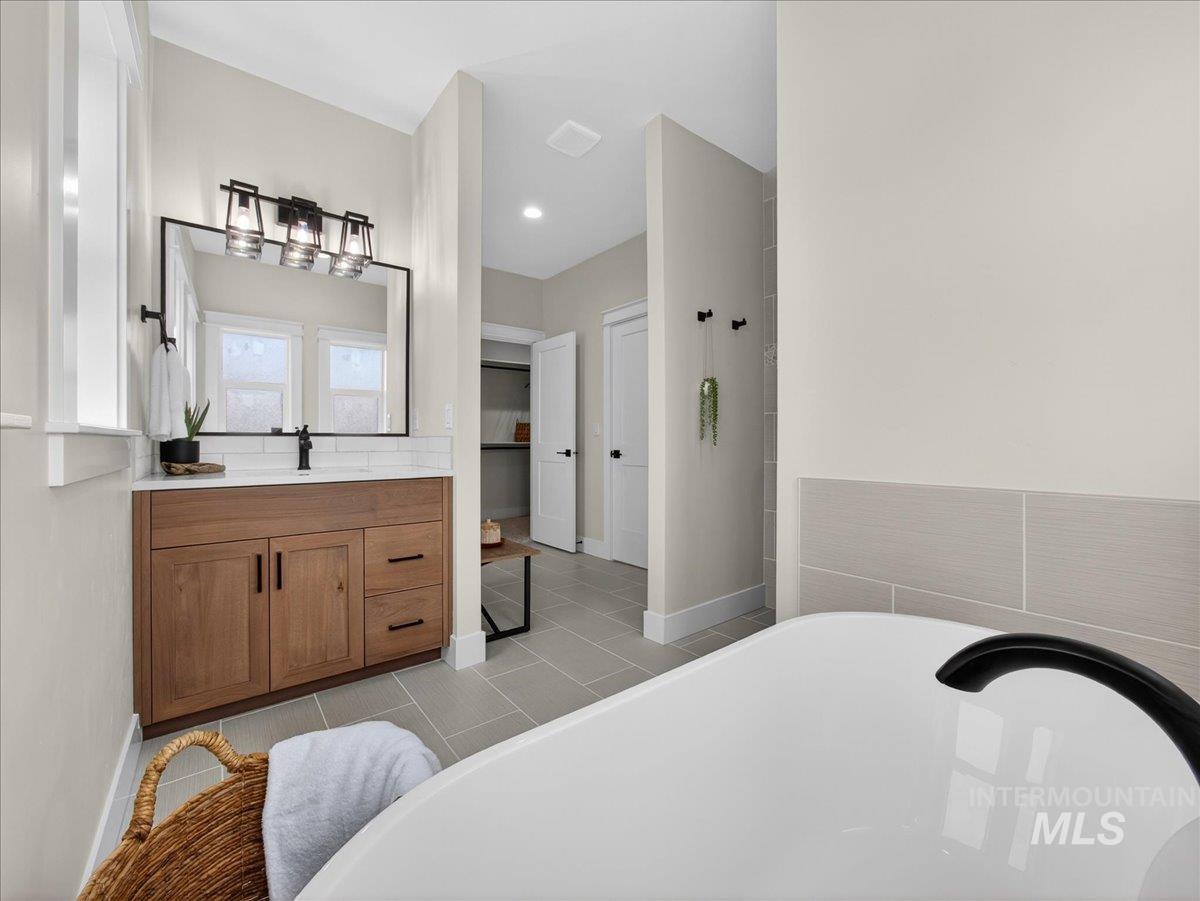 25701 Clydesdale Lane, Parma, Idaho 83660, 5 Bedrooms, 3 Bathrooms, Residential For Sale, Price $1,173,000, 98973628