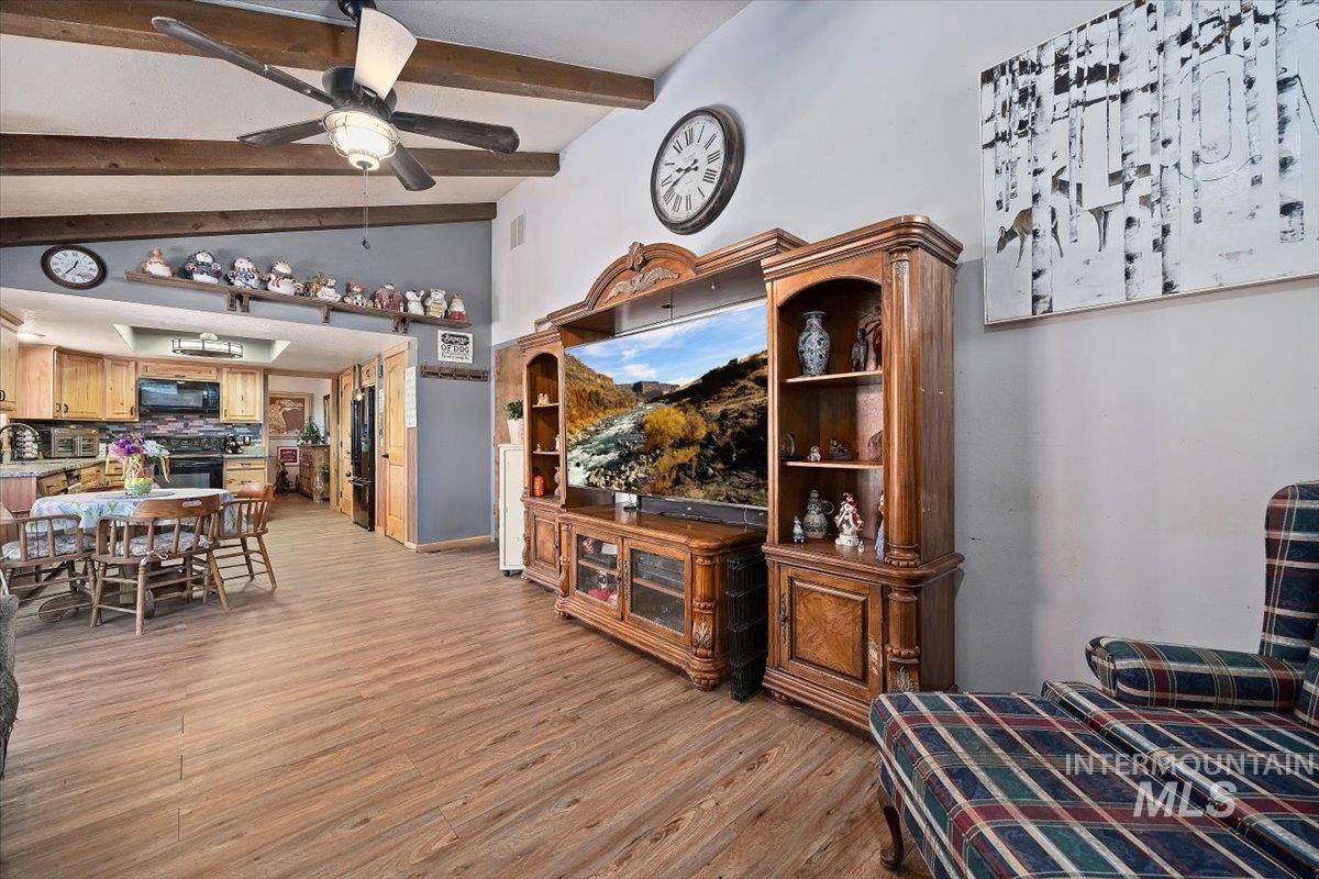 215 Willow, Hagerman, Idaho 83332, 3 Bedrooms, 2 Bathrooms, Residential For Sale, Price $750,000,MLS 98973629