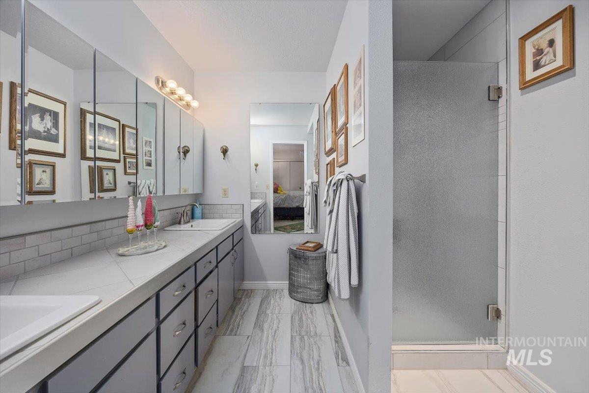 215 Willow, Hagerman, Idaho 83332, 3 Bedrooms, 2 Bathrooms, Residential For Sale, Price $750,000,MLS 98973629