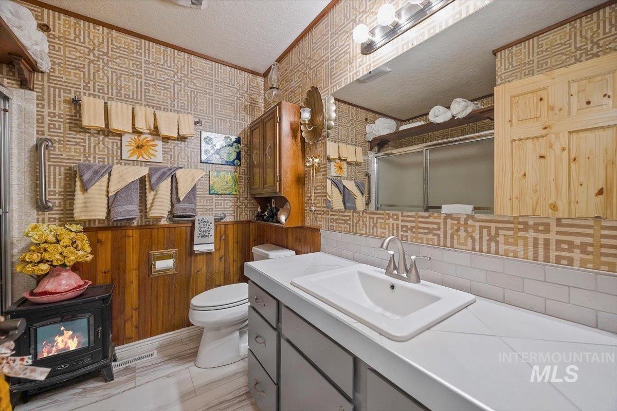 215 Willow, Hagerman, Idaho 83332, 3 Bedrooms, 2 Bathrooms, Residential For Sale, Price $750,000,MLS 98973629