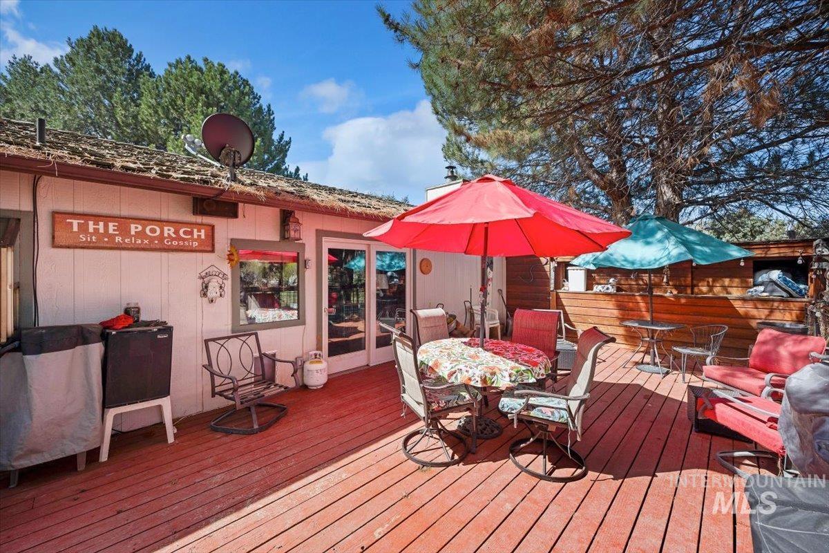 215 Willow, Hagerman, Idaho 83332, 3 Bedrooms, 2 Bathrooms, Residential For Sale, Price $749,900,MLS 98973629