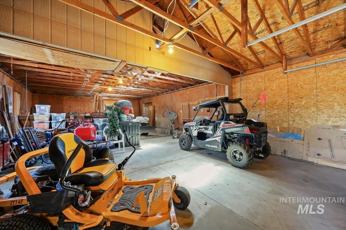 215 Willow, Hagerman, Idaho 83332, 3 Bedrooms, 2 Bathrooms, Residential For Sale, Price $749,900,MLS 98973629