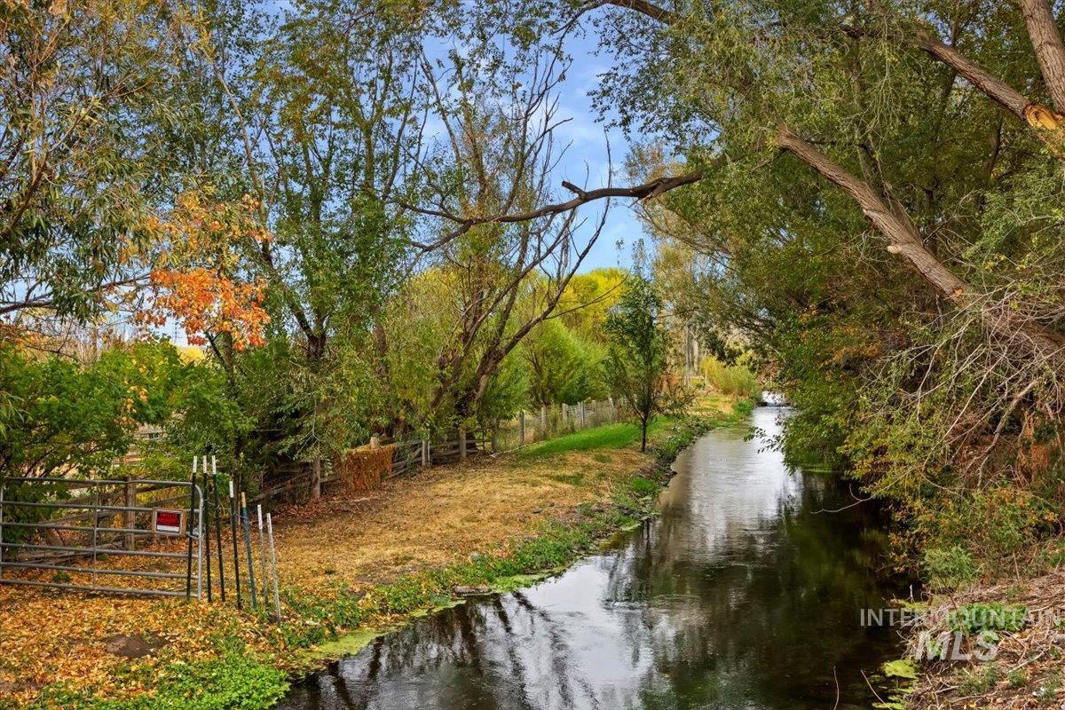 215 Willow, Hagerman, Idaho 83332, 3 Bedrooms, 2 Bathrooms, Residential For Sale, Price $750,000,MLS 98973629