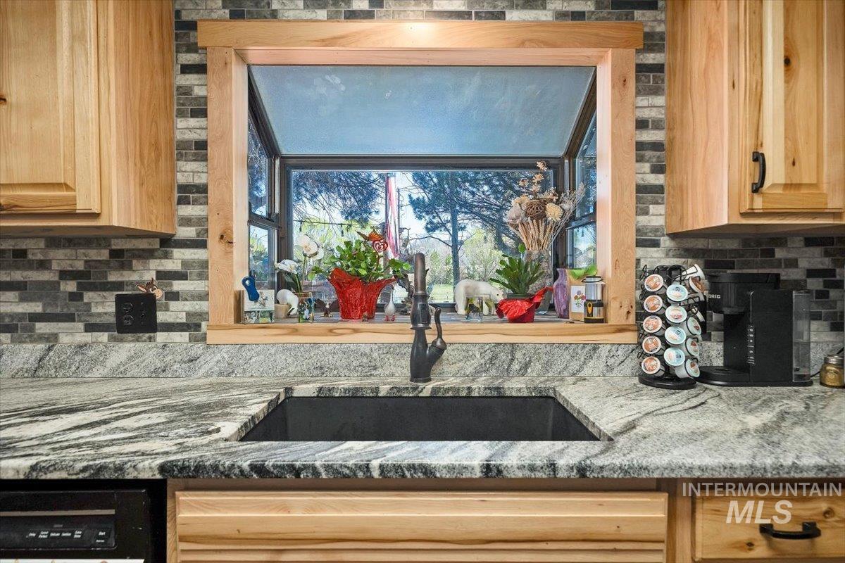 215 Willow, Hagerman, Idaho 83332, 3 Bedrooms, 2 Bathrooms, Residential For Sale, Price $749,900,MLS 98973629