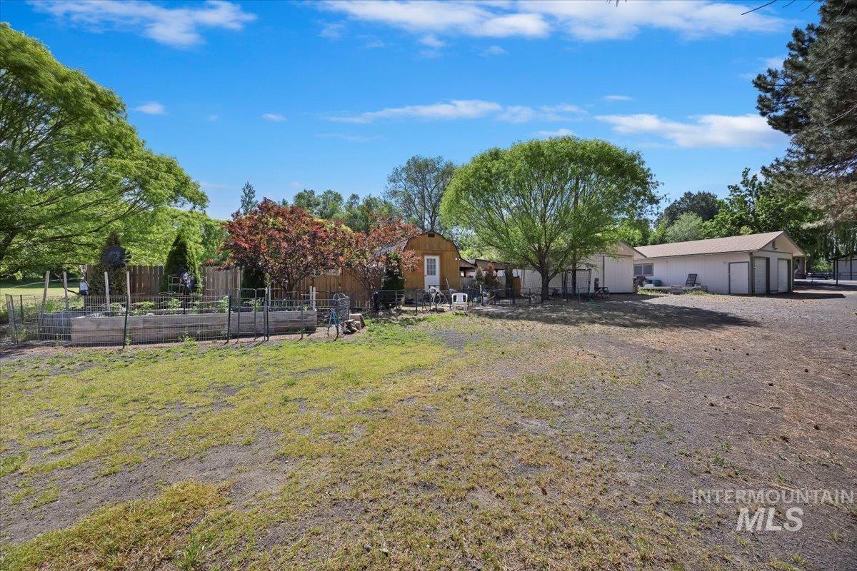 215 Willow, Hagerman, Idaho 83332, 3 Bedrooms, 2 Bathrooms, Residential For Sale, Price $750,000,MLS 98973629