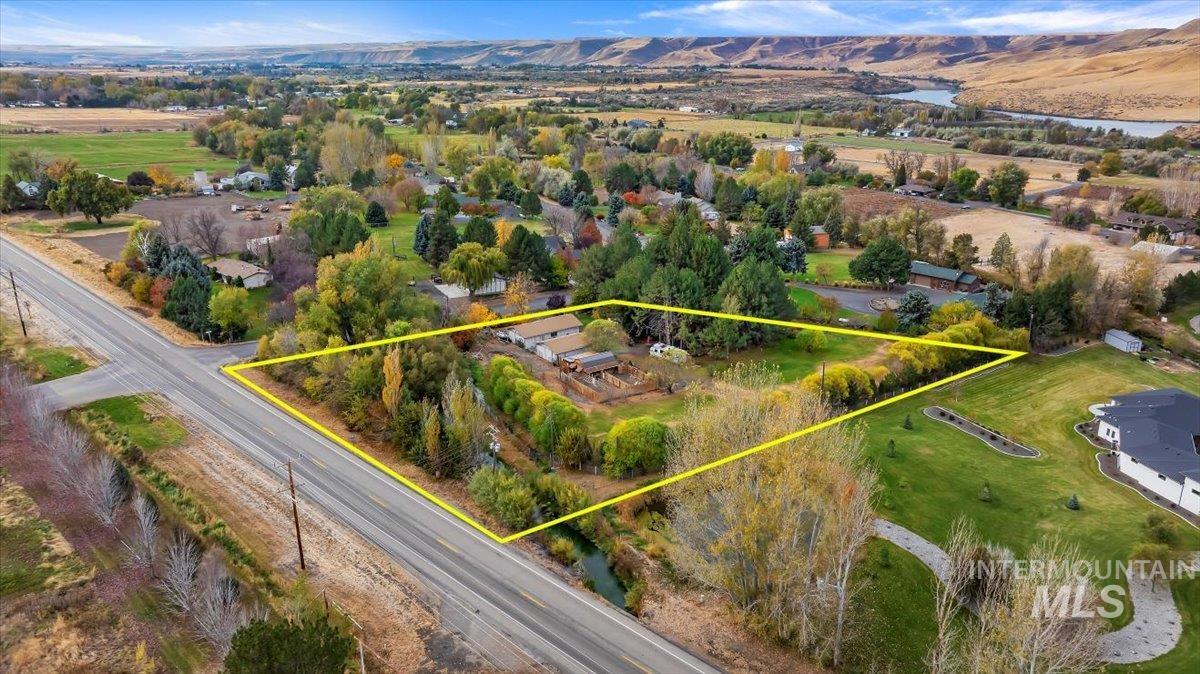 215 Willow, Hagerman, Idaho 83332, 3 Bedrooms, 2 Bathrooms, Residential For Sale, Price $750,000,MLS 98973629