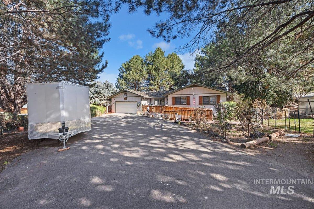 215 Willow, Hagerman, Idaho 83332, 3 Bedrooms, 2 Bathrooms, Residential For Sale, Price $750,000,MLS 98973629