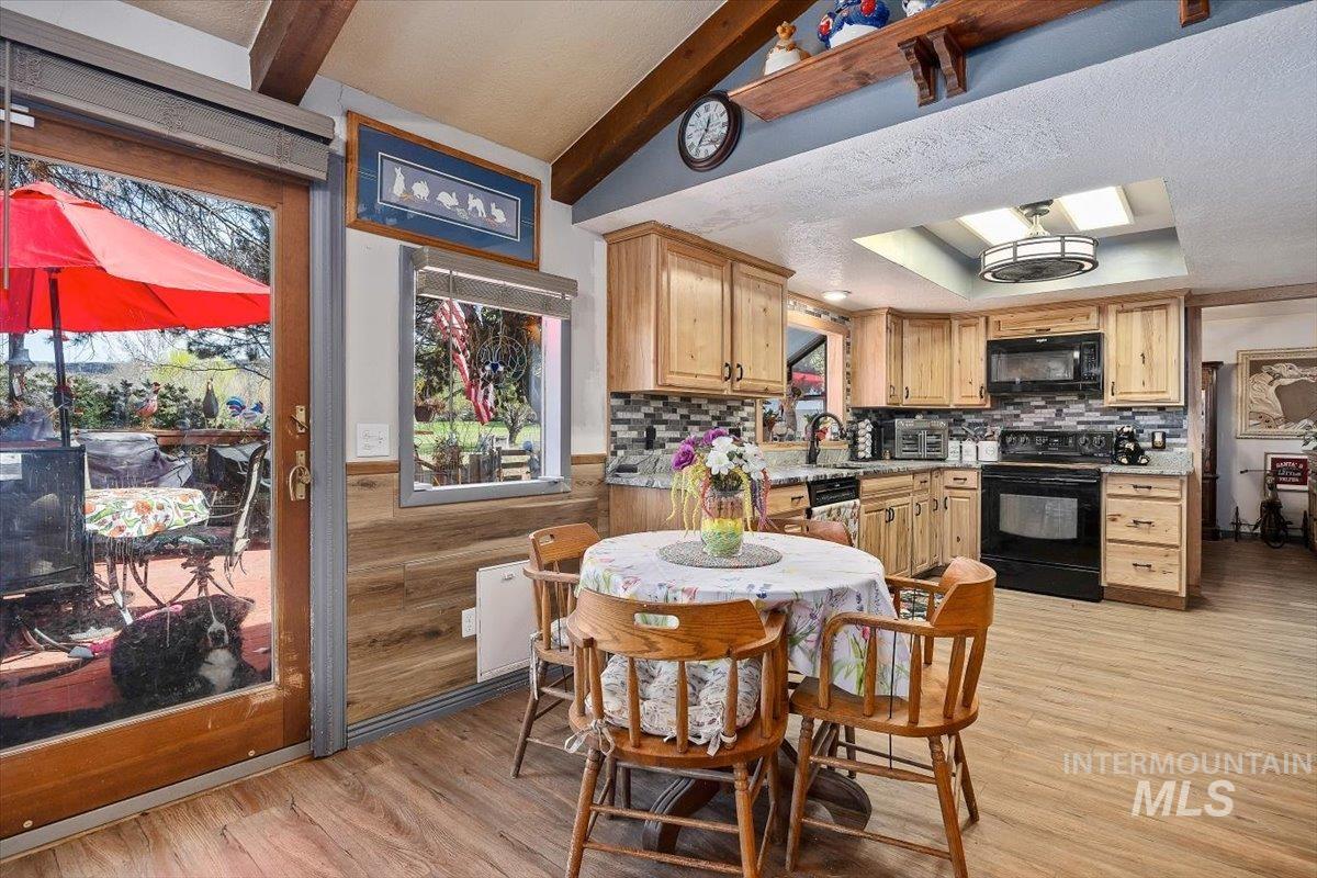 215 Willow, Hagerman, Idaho 83332, 3 Bedrooms, 2 Bathrooms, Residential For Sale, Price $750,000,MLS 98973629